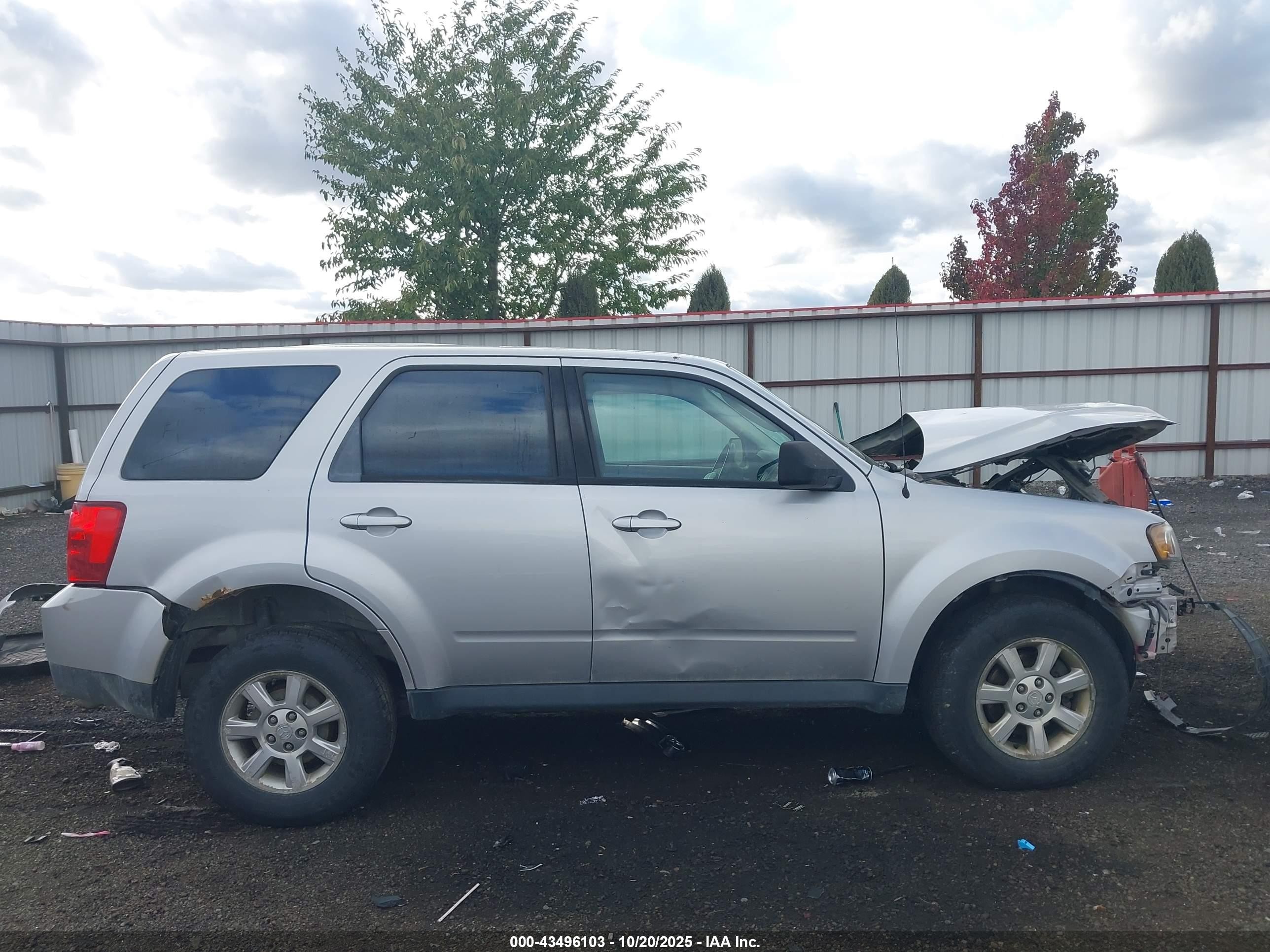 2011 Mazda Tribute I Sport Silver vin: 4F2CY9C75BKM03501