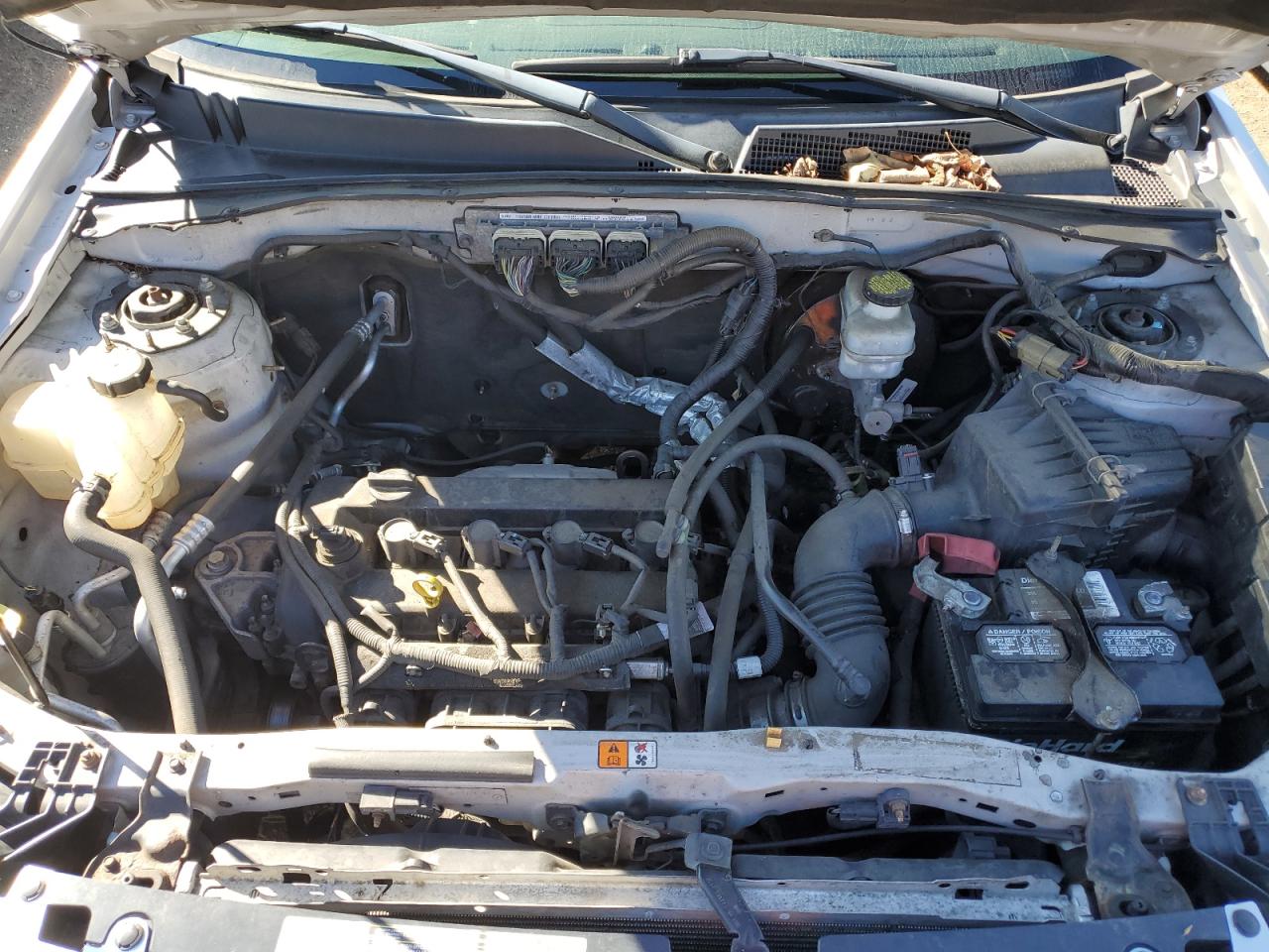 2011 Mazda Tribute I Серебряный vin: 4F2CY9C76BKM03507