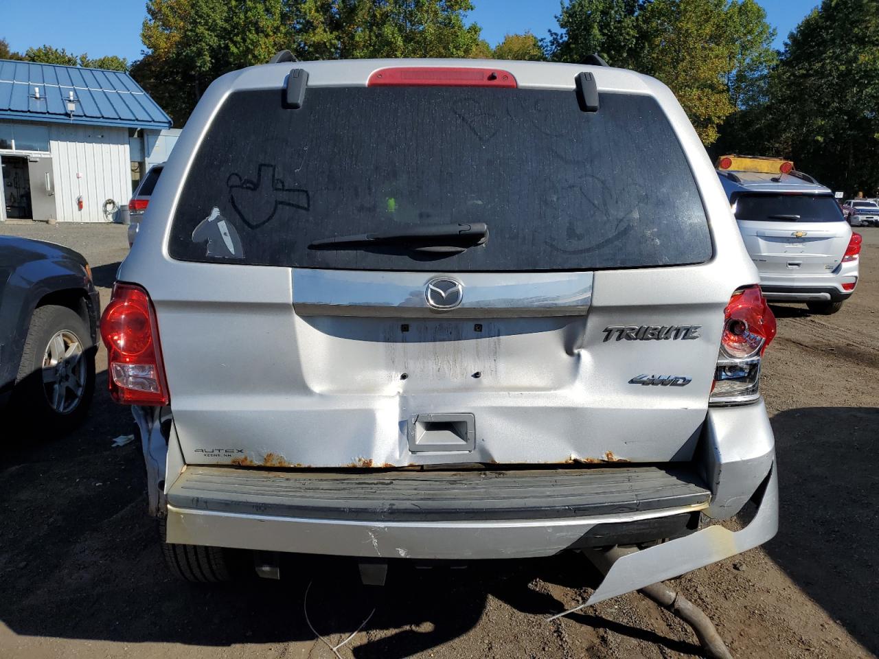 2011 Mazda Tribute I Серебряный vin: 4F2CY9C76BKM03507