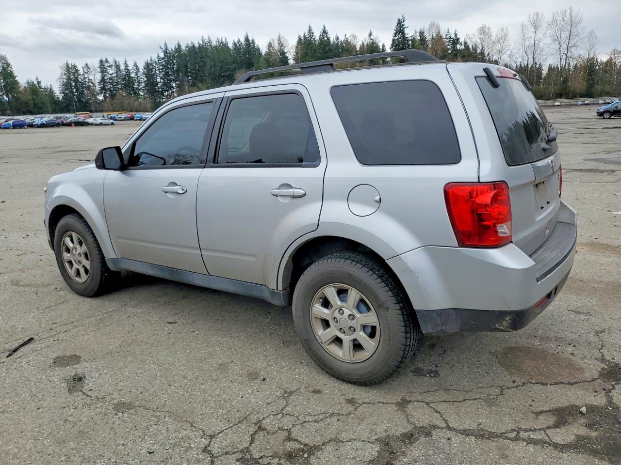2011 Mazda Tribute I Серебряный vin: 4F2CY9C76BKM06892