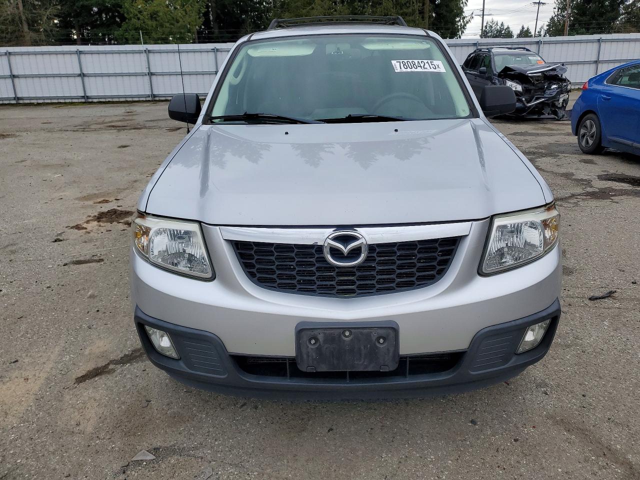2011 Mazda Tribute I Серебряный vin: 4F2CY9C76BKM06892