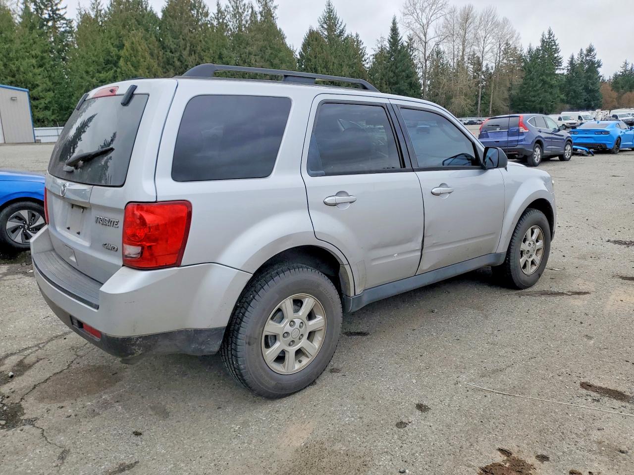 2011 Mazda Tribute I Серебряный vin: 4F2CY9C76BKM06892