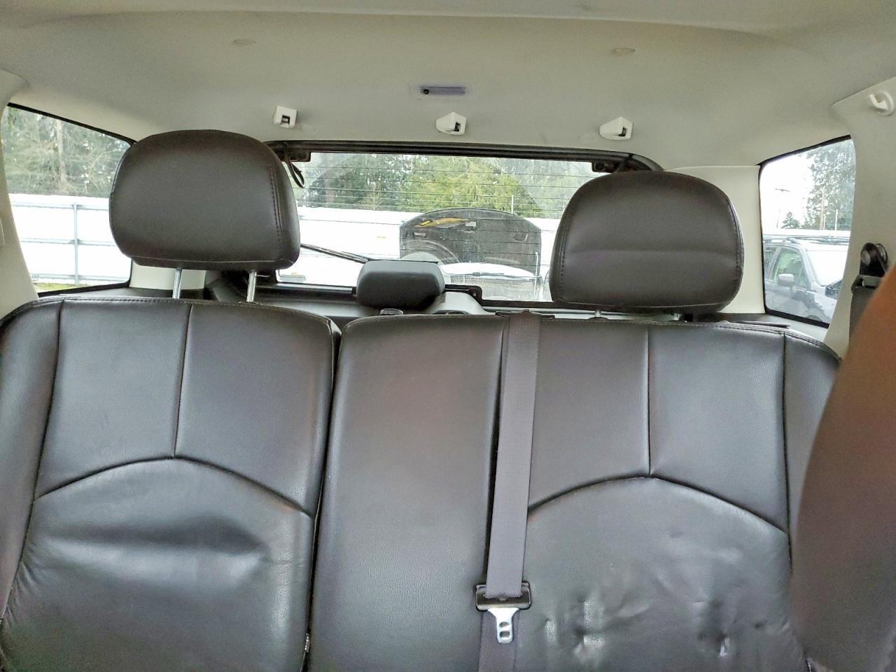 2011 Mazda Tribute I Серебряный vin: 4F2CY9C76BKM06892