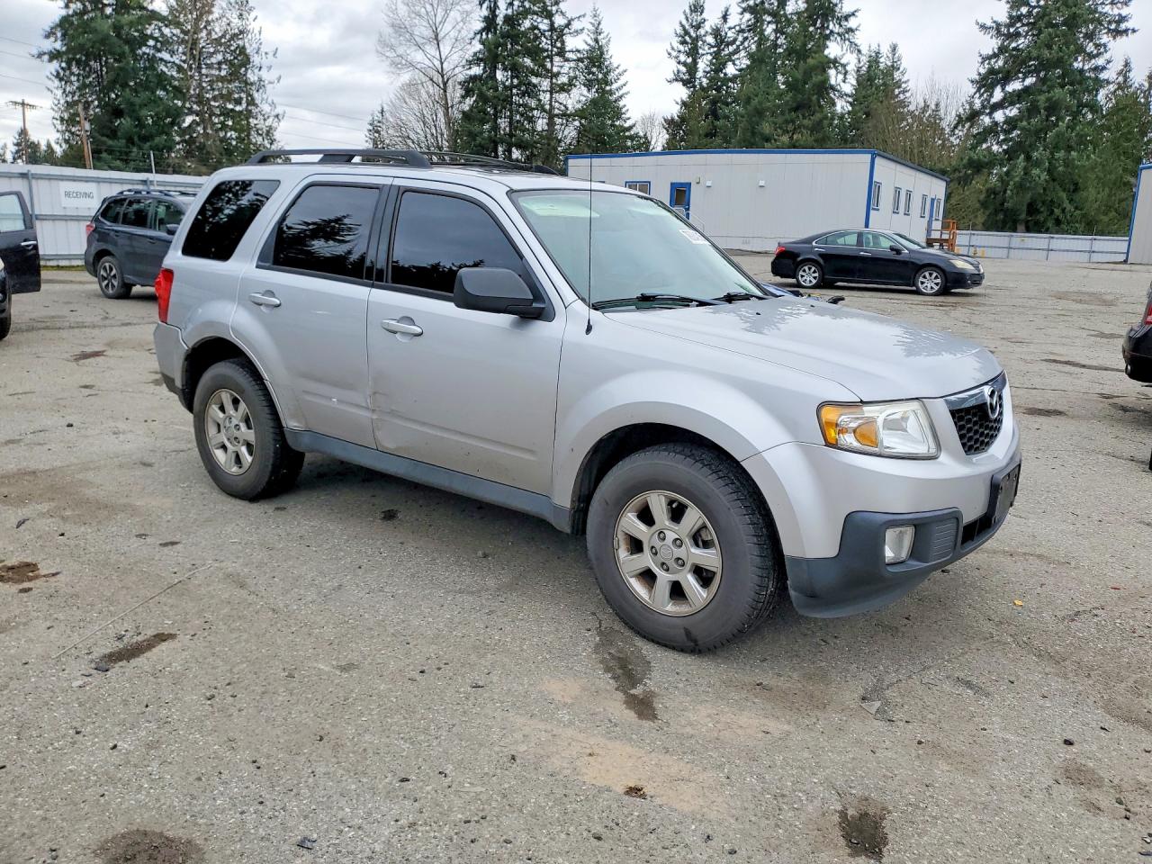 2011 Mazda Tribute I Серебряный vin: 4F2CY9C76BKM06892