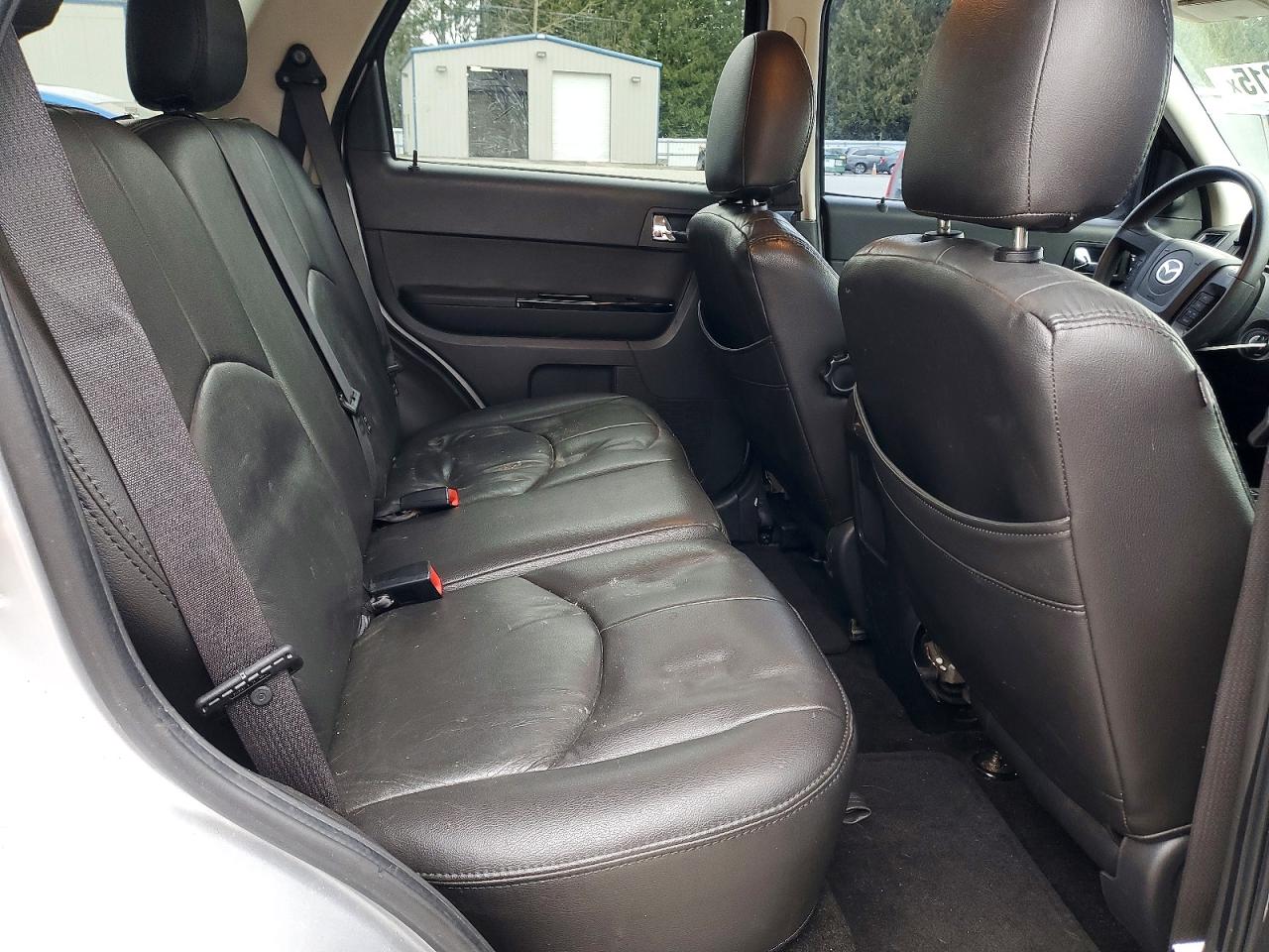 2011 Mazda Tribute I Серебряный vin: 4F2CY9C76BKM06892