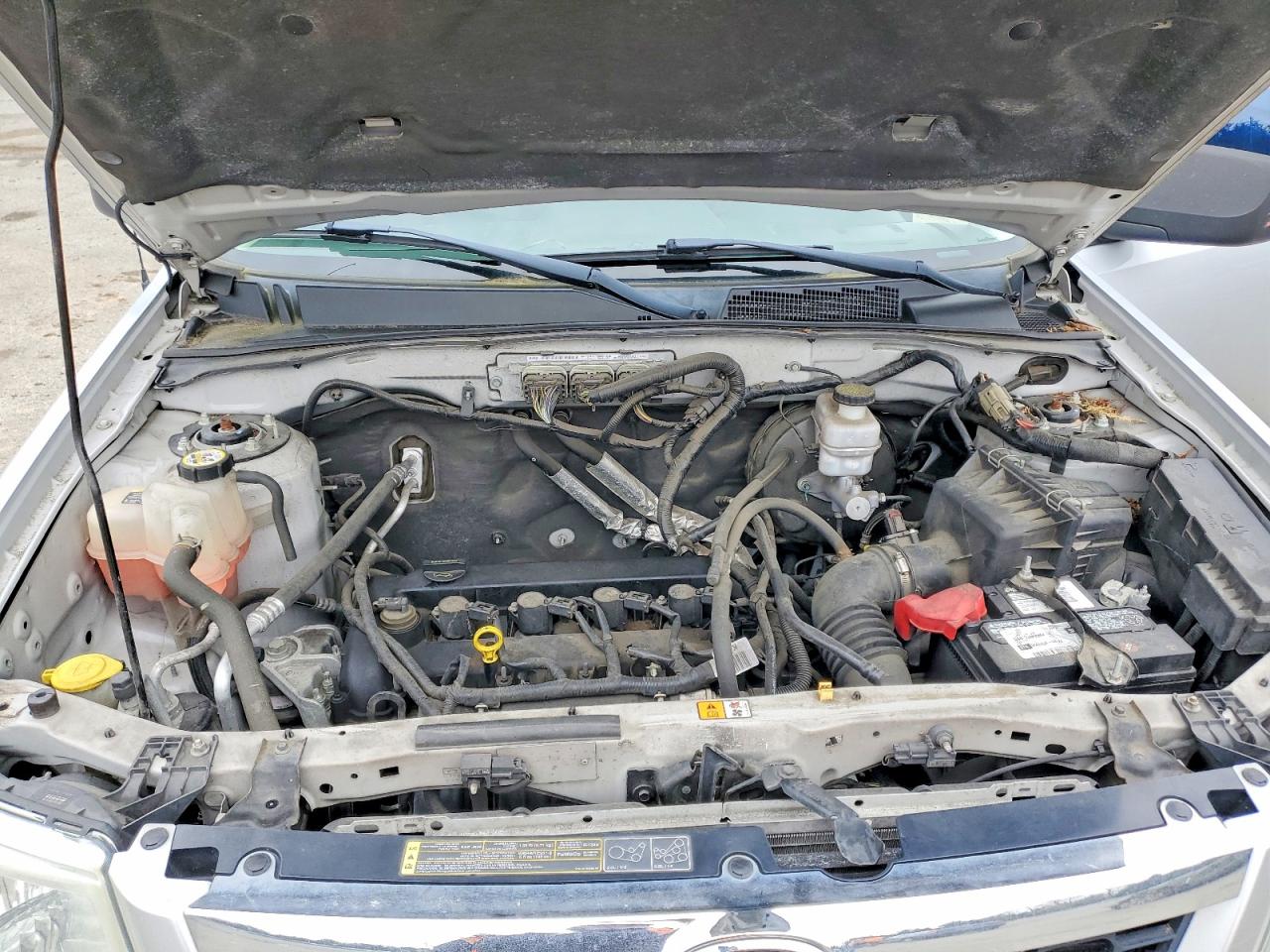 2011 Mazda Tribute I Серебряный vin: 4F2CY9C76BKM06892