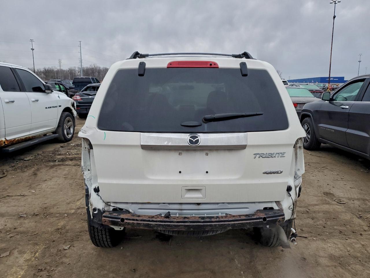 2011 Mazda Tribute I Белый vin: 4F2CY9C78BKM05842