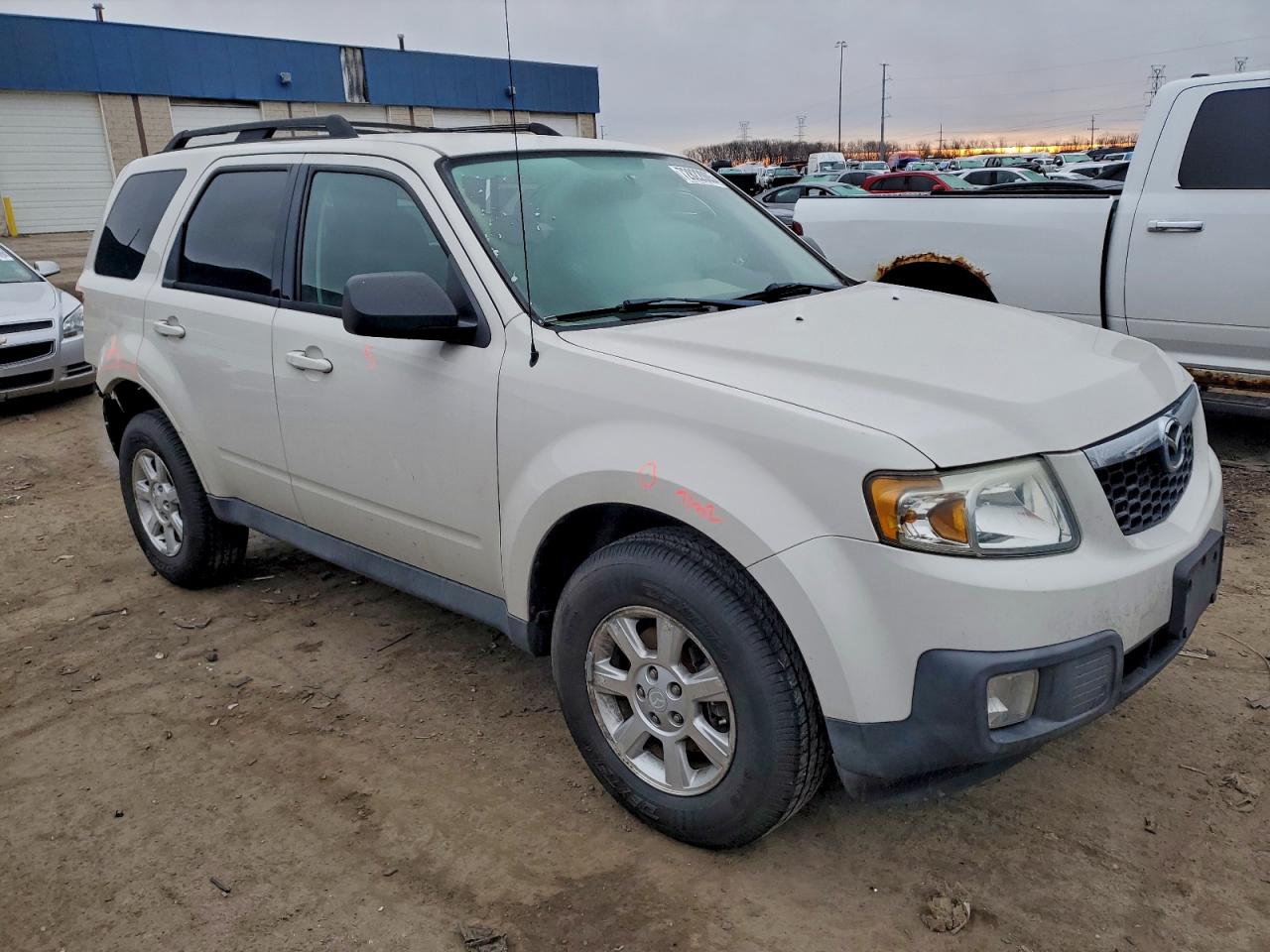 2011 Mazda Tribute I Белый vin: 4F2CY9C78BKM05842