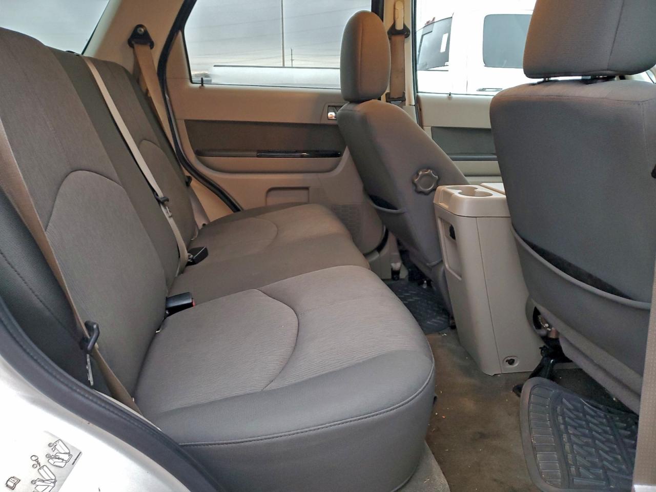 2011 Mazda Tribute I Белый vin: 4F2CY9C78BKM05842
