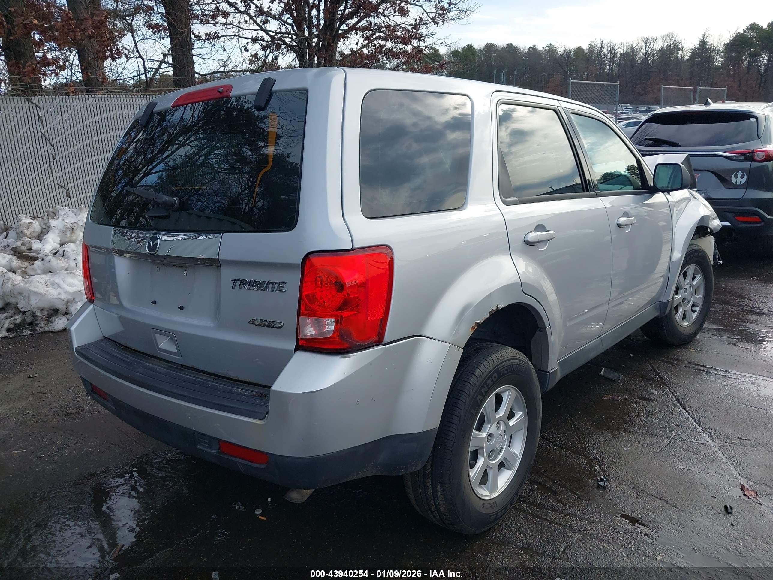 2011 Mazda Tribute I Sport Silver vin: 4F2CY9C79BKM07468