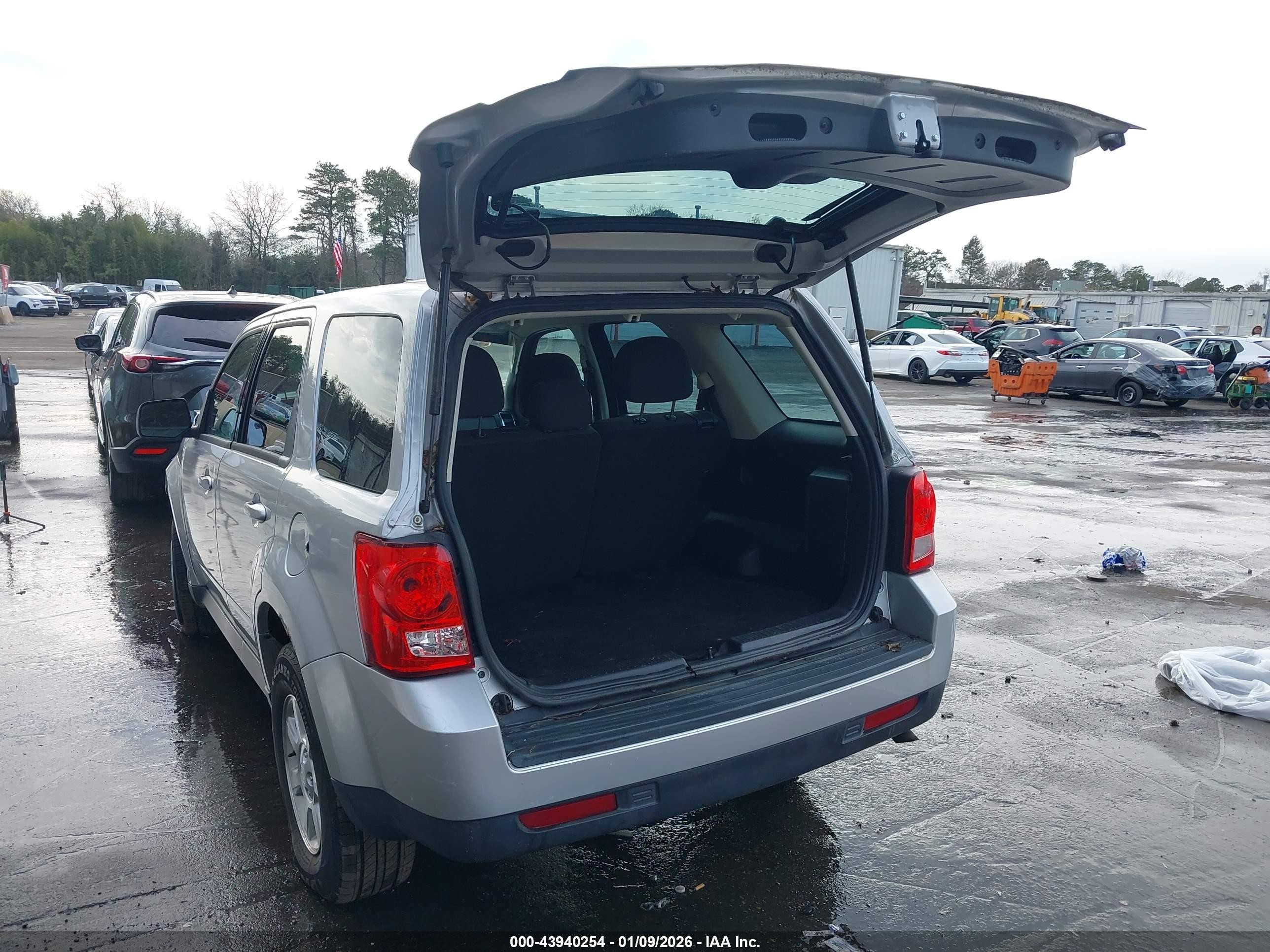 2011 Mazda Tribute I Sport Silver vin: 4F2CY9C79BKM07468