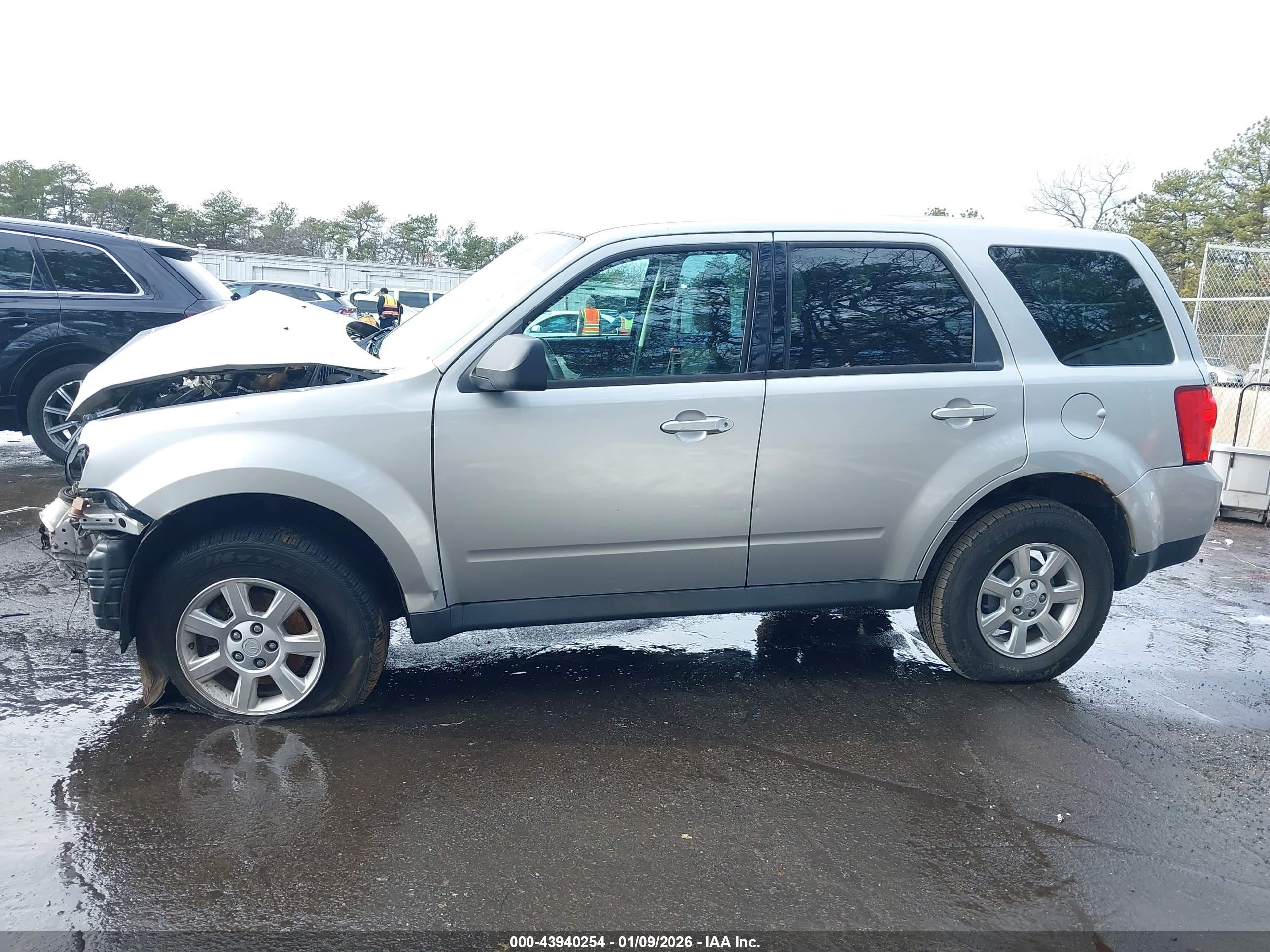 2011 Mazda Tribute I Sport Silver vin: 4F2CY9C79BKM07468
