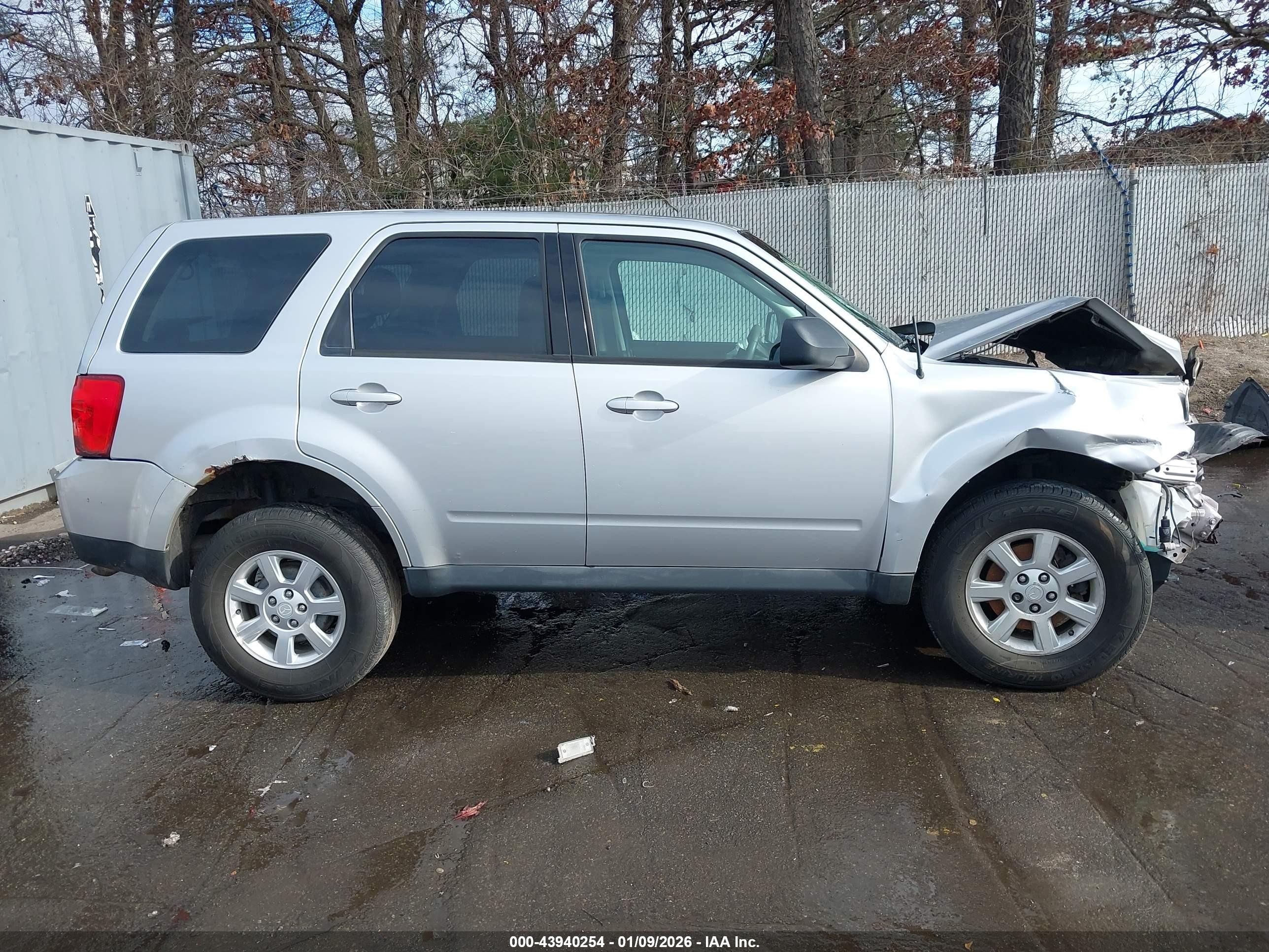 2011 Mazda Tribute I Sport Silver vin: 4F2CY9C79BKM07468