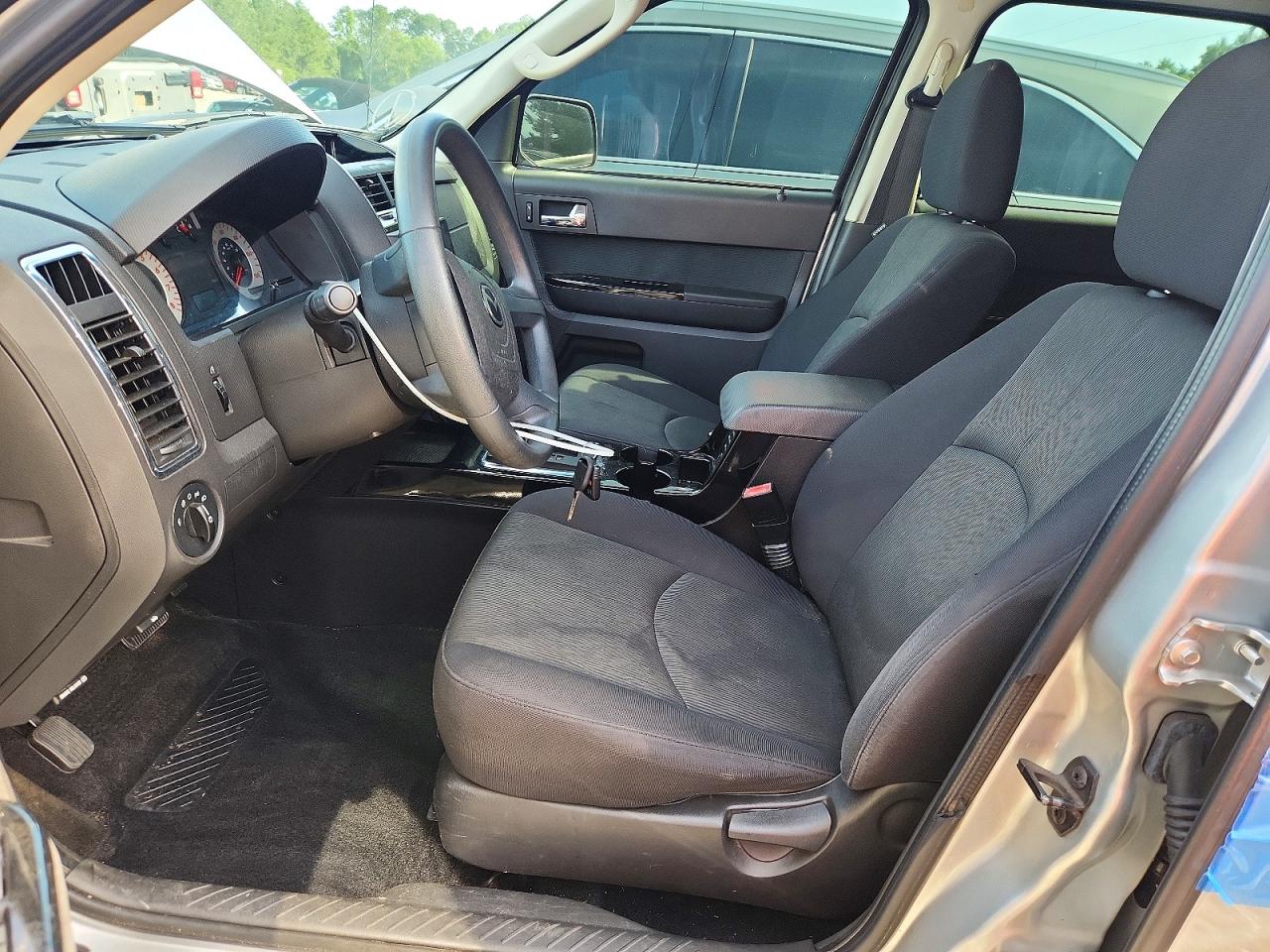 2009 Mazda Tribute I Silver vin: 4F2CZ02709KM06262