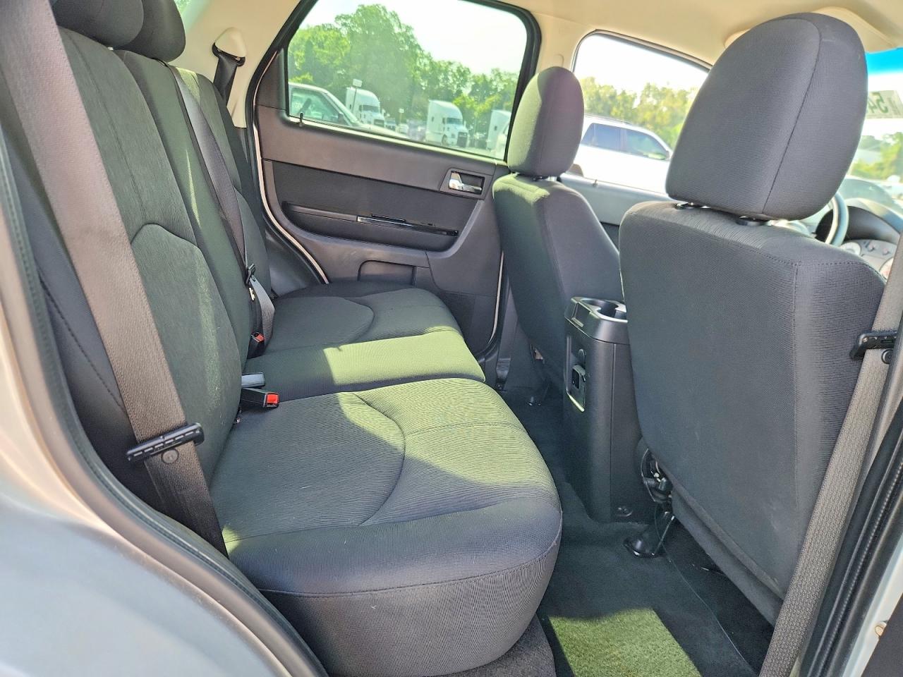 2009 Mazda Tribute I Silver vin: 4F2CZ02709KM06262
