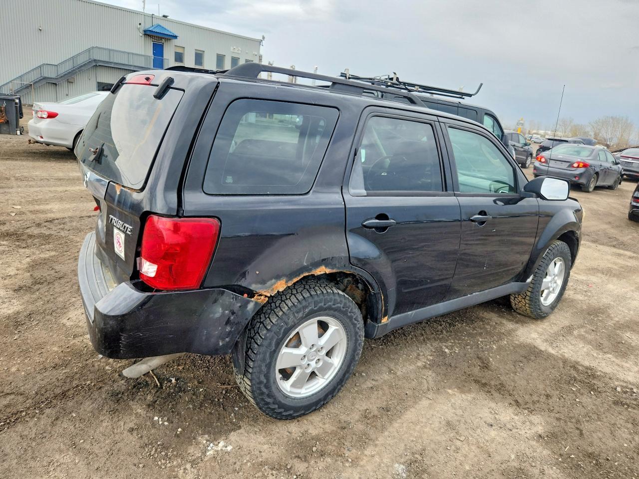 2009 Mazda Tribute I Черный vin: 4F2CZ02729KM01273