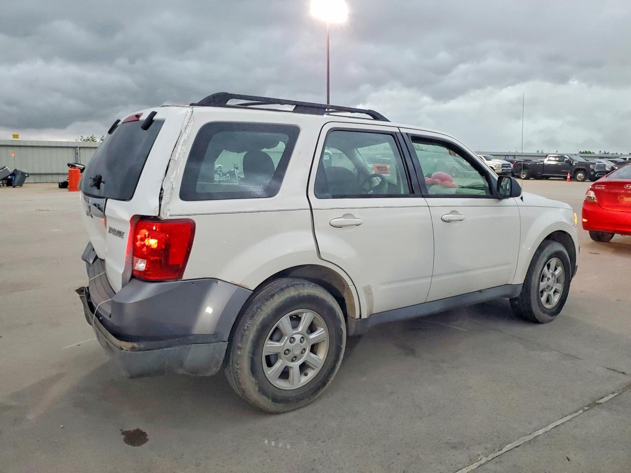 2009 Mazda Tribute I White vin: 4F2CZ02729KM08398