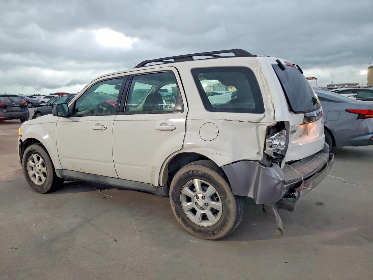 2009 Mazda Tribute I White vin: 4F2CZ02729KM08398