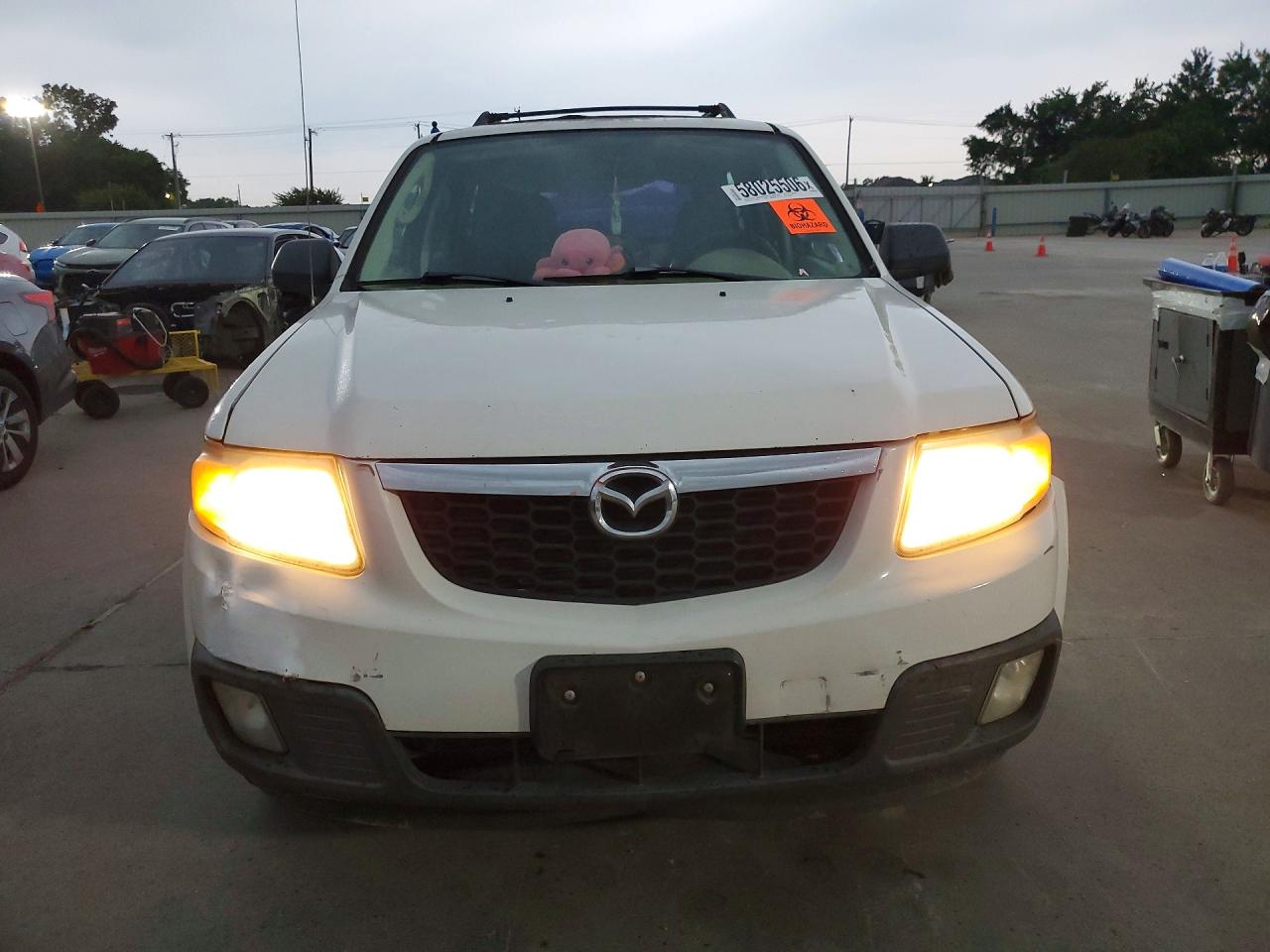 2009 Mazda Tribute I White vin: 4F2CZ02729KM08398