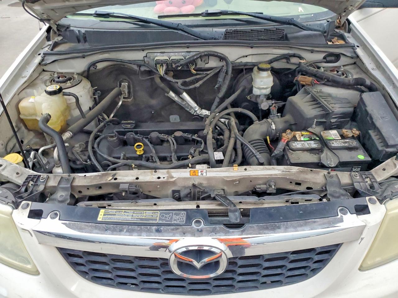 2009 Mazda Tribute I White vin: 4F2CZ02729KM08398
