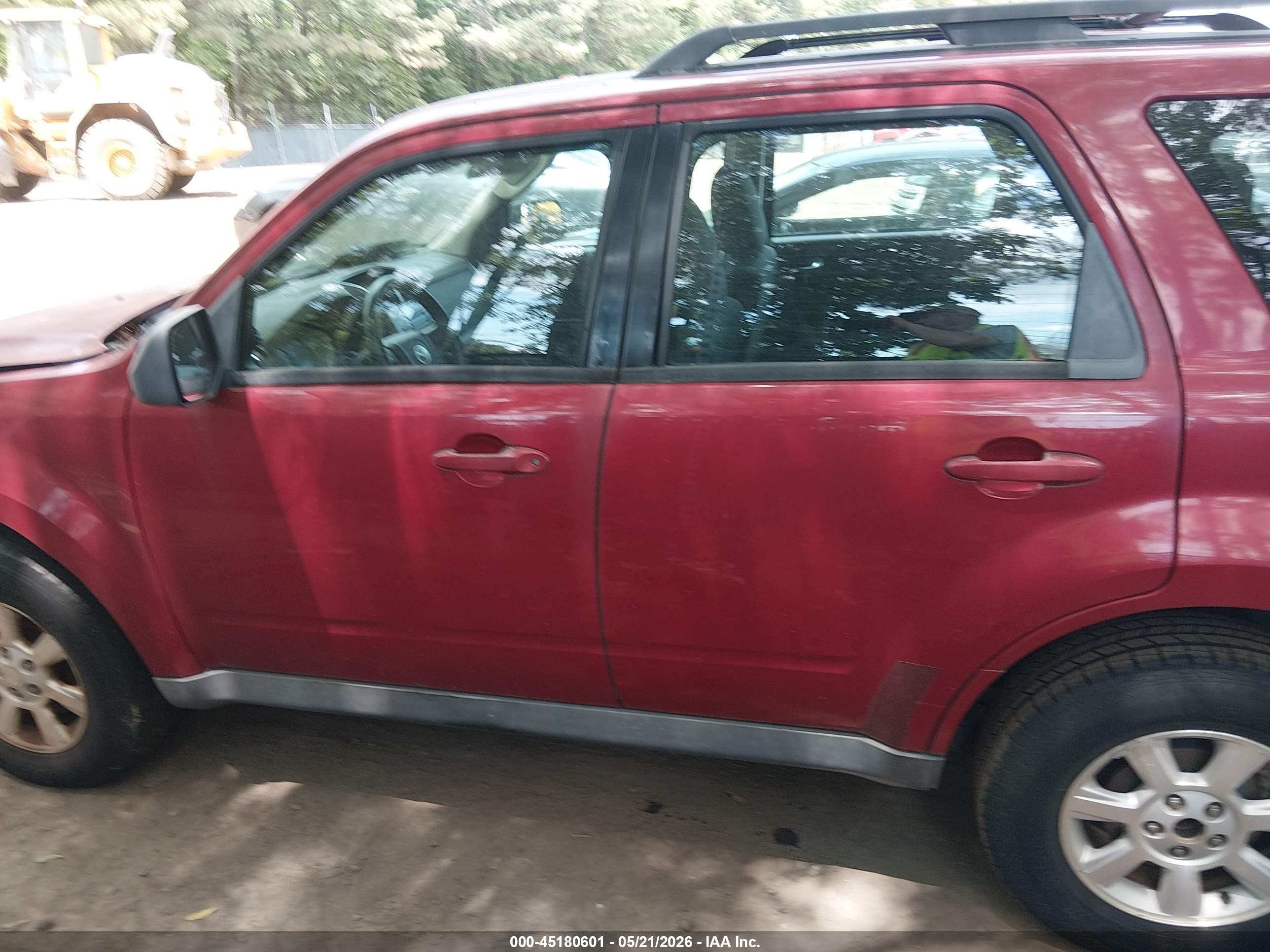 2009 Mazda Tribute I Sport Red vin: 4F2CZ02779KM08896