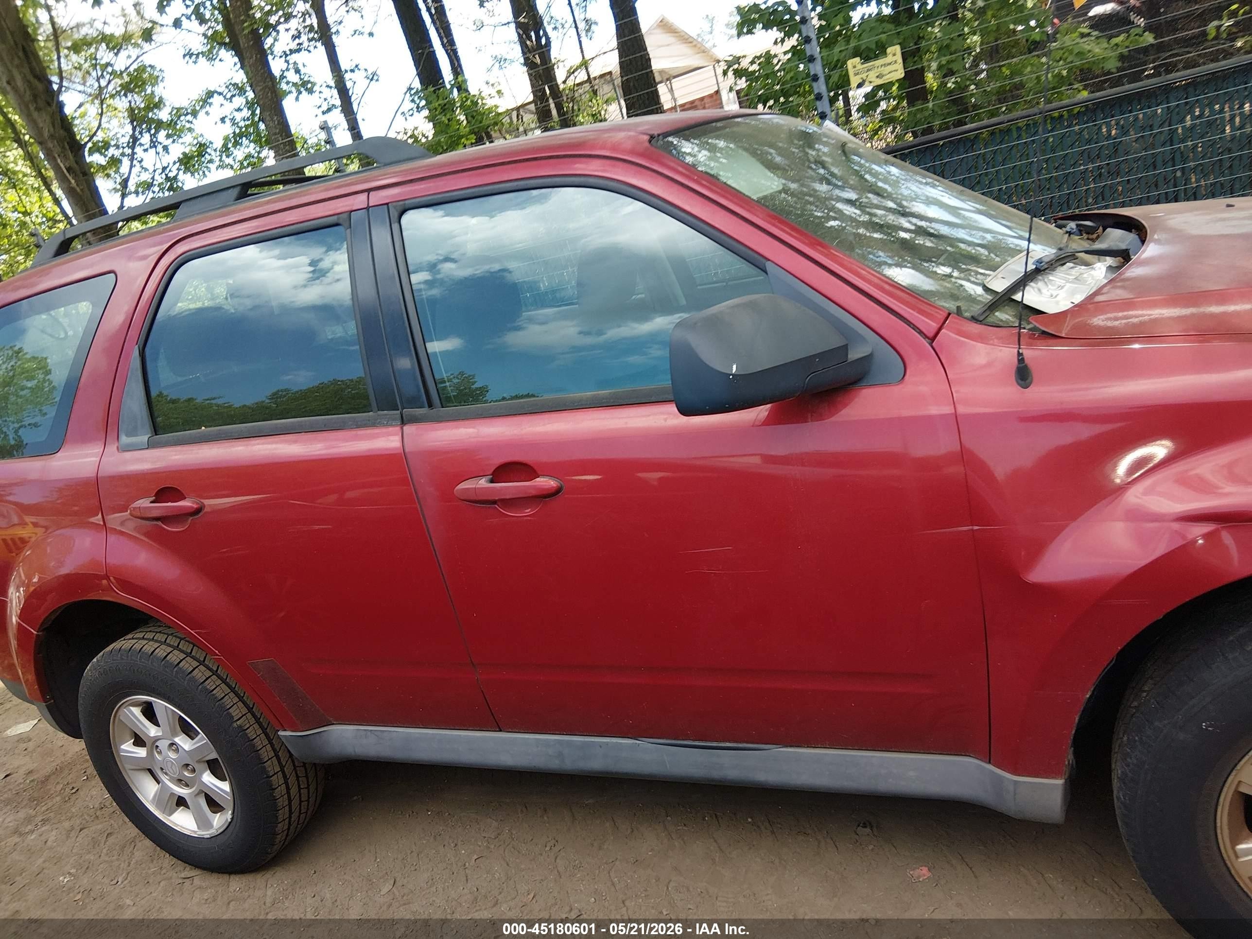 2009 Mazda Tribute I Sport Red vin: 4F2CZ02779KM08896