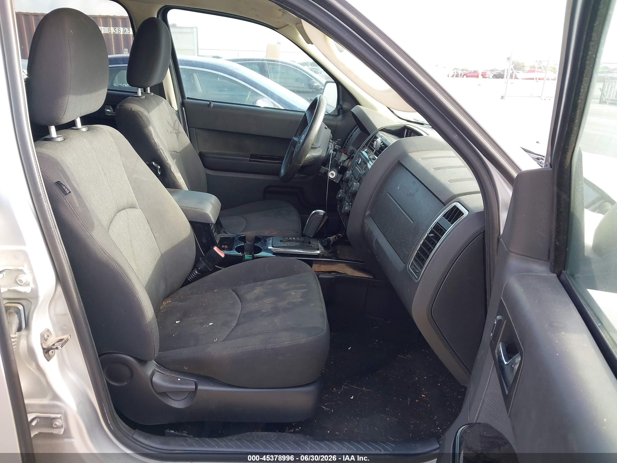 2009 Mazda Tribute I Touring Silver vin: 4F2CZ02799KM06373
