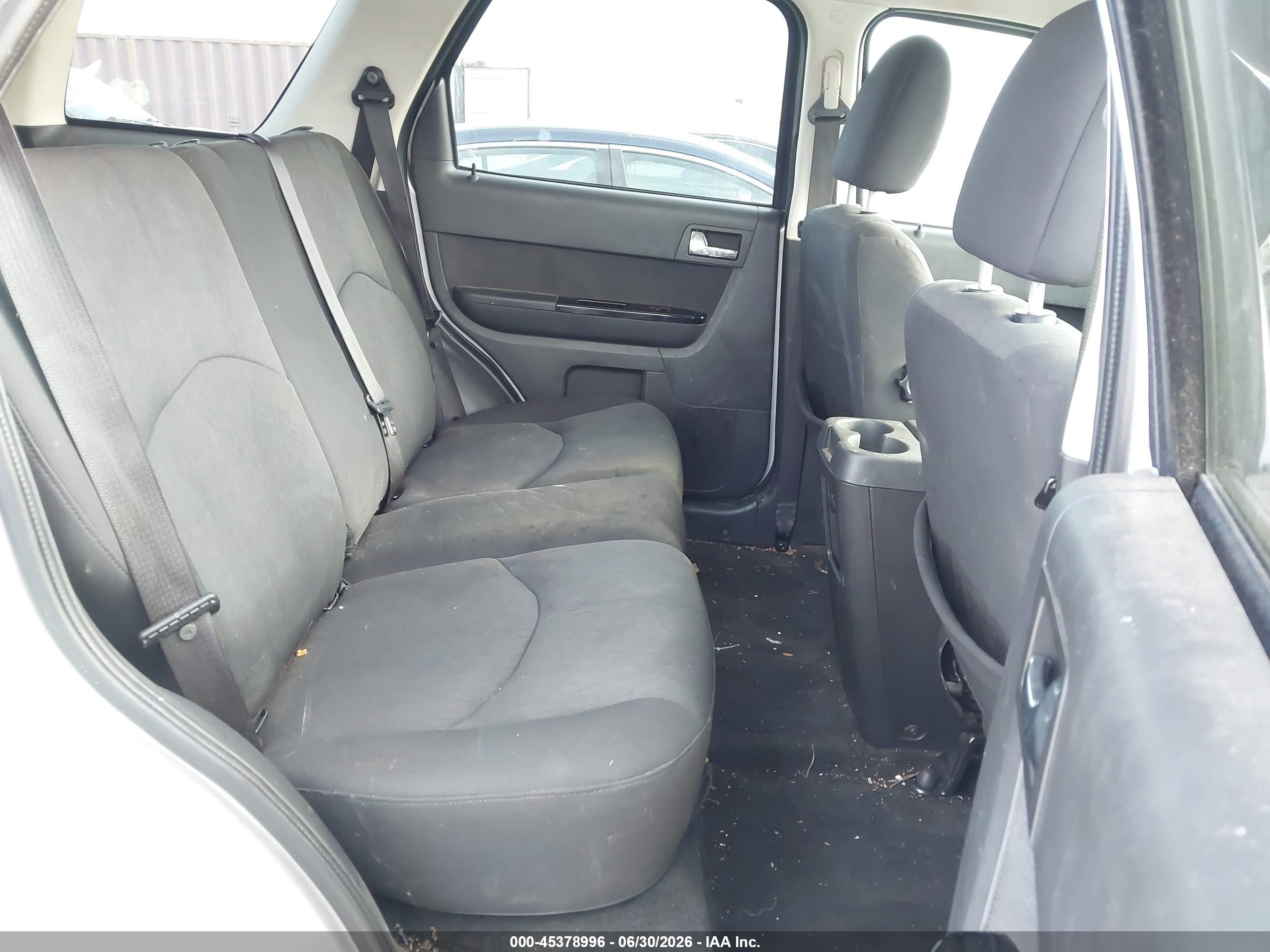 2009 Mazda Tribute I Touring Silver vin: 4F2CZ02799KM06373