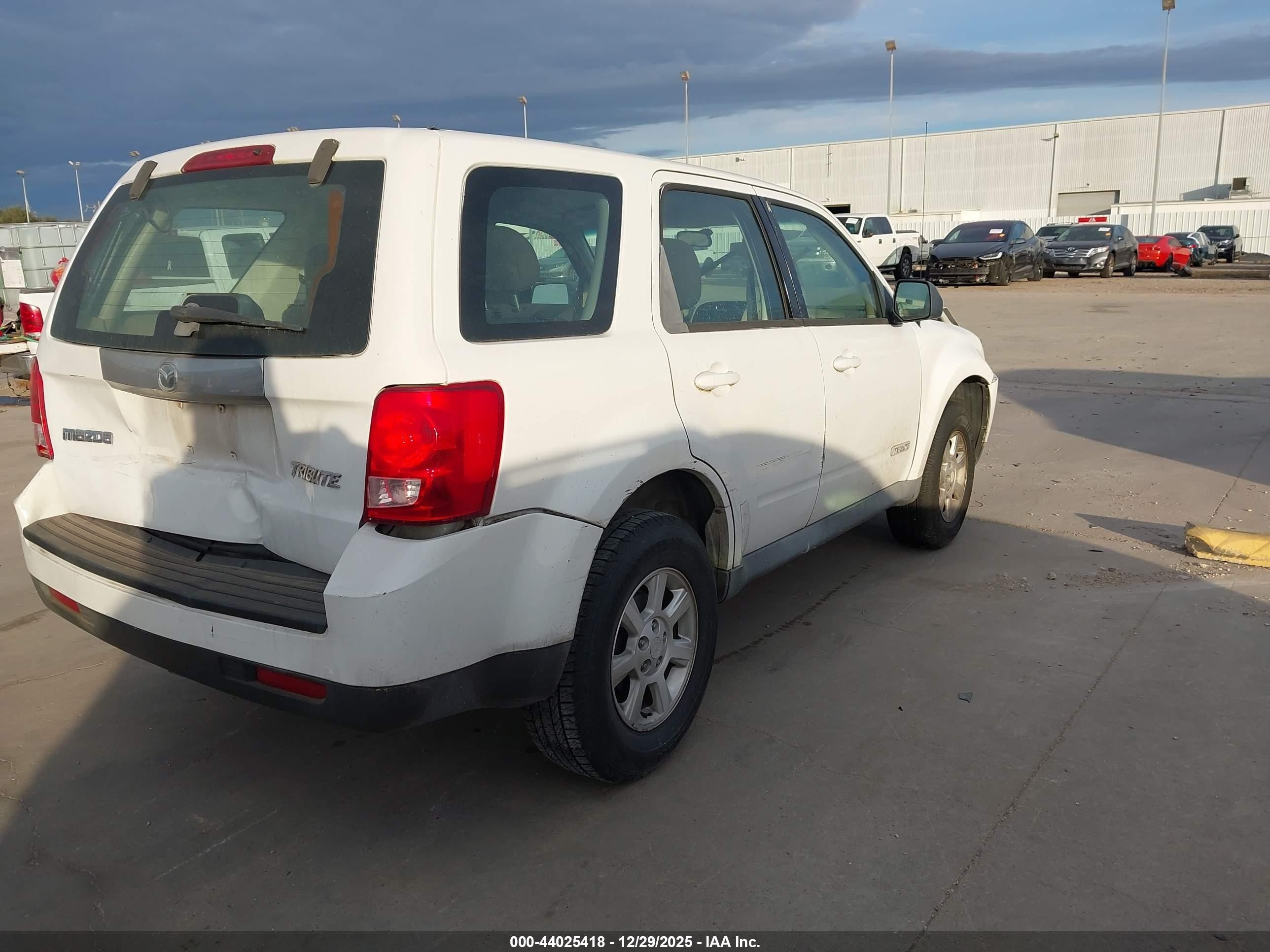 2008 Mazda Tribute I Sport White vin: 4F2CZ02Z18KM28061
