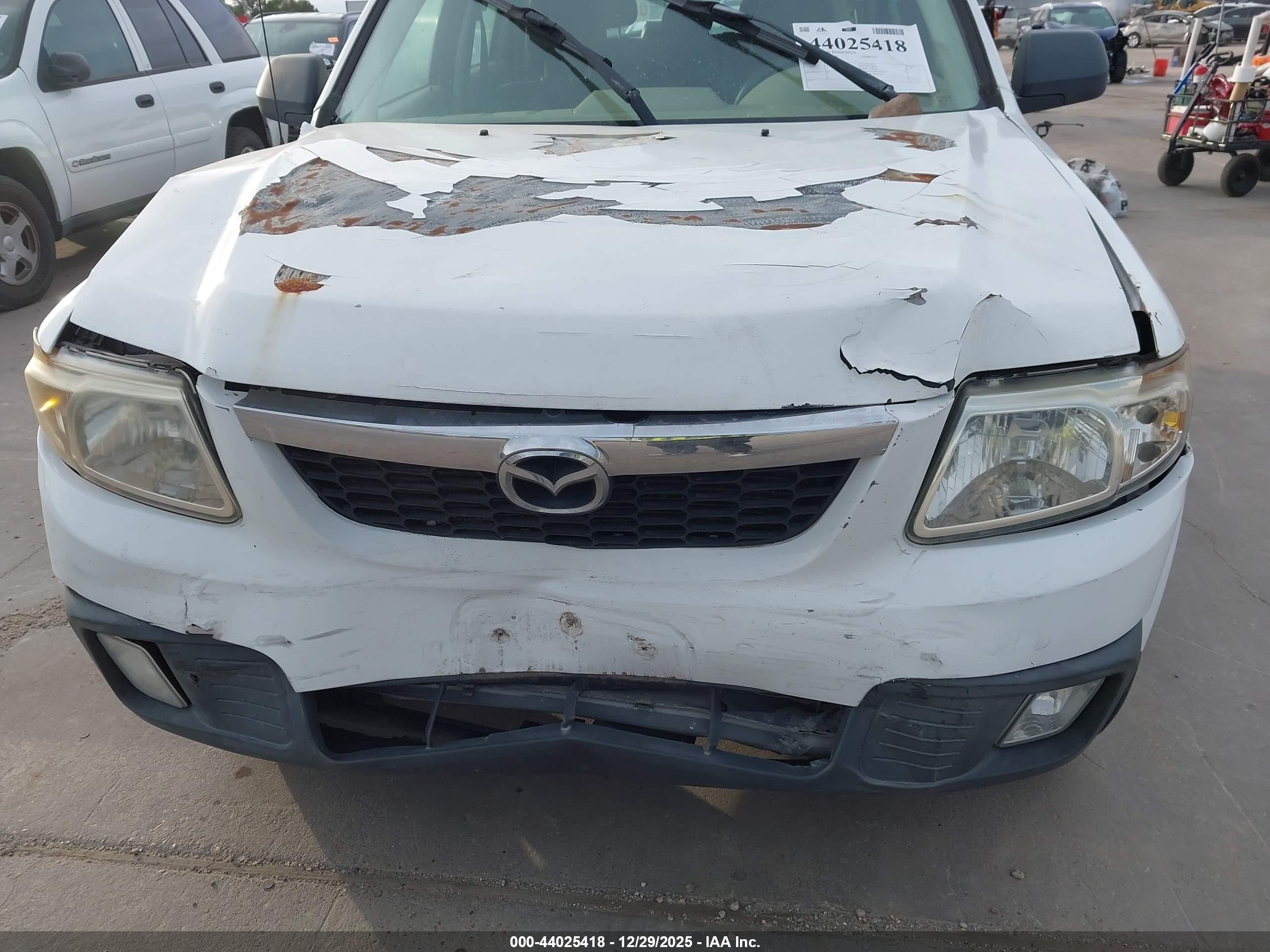 2008 Mazda Tribute I Sport White vin: 4F2CZ02Z18KM28061