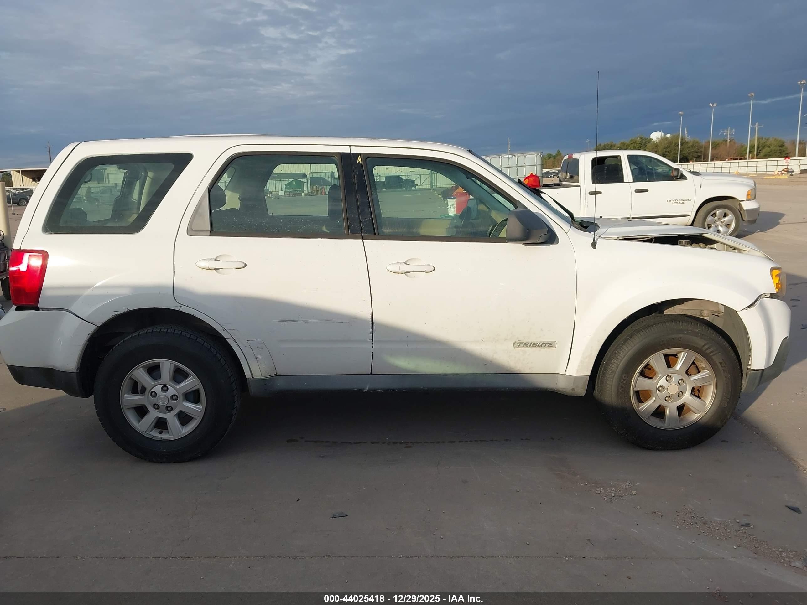 2008 Mazda Tribute I Sport White vin: 4F2CZ02Z18KM28061