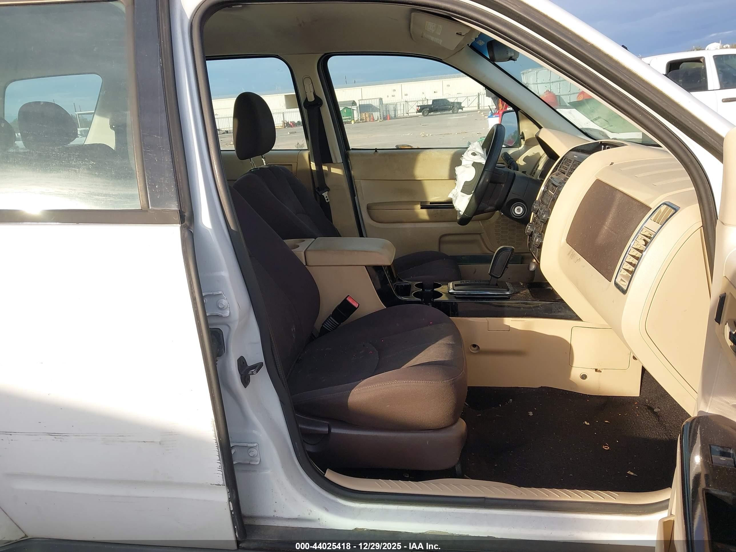 2008 Mazda Tribute I Sport White vin: 4F2CZ02Z18KM28061