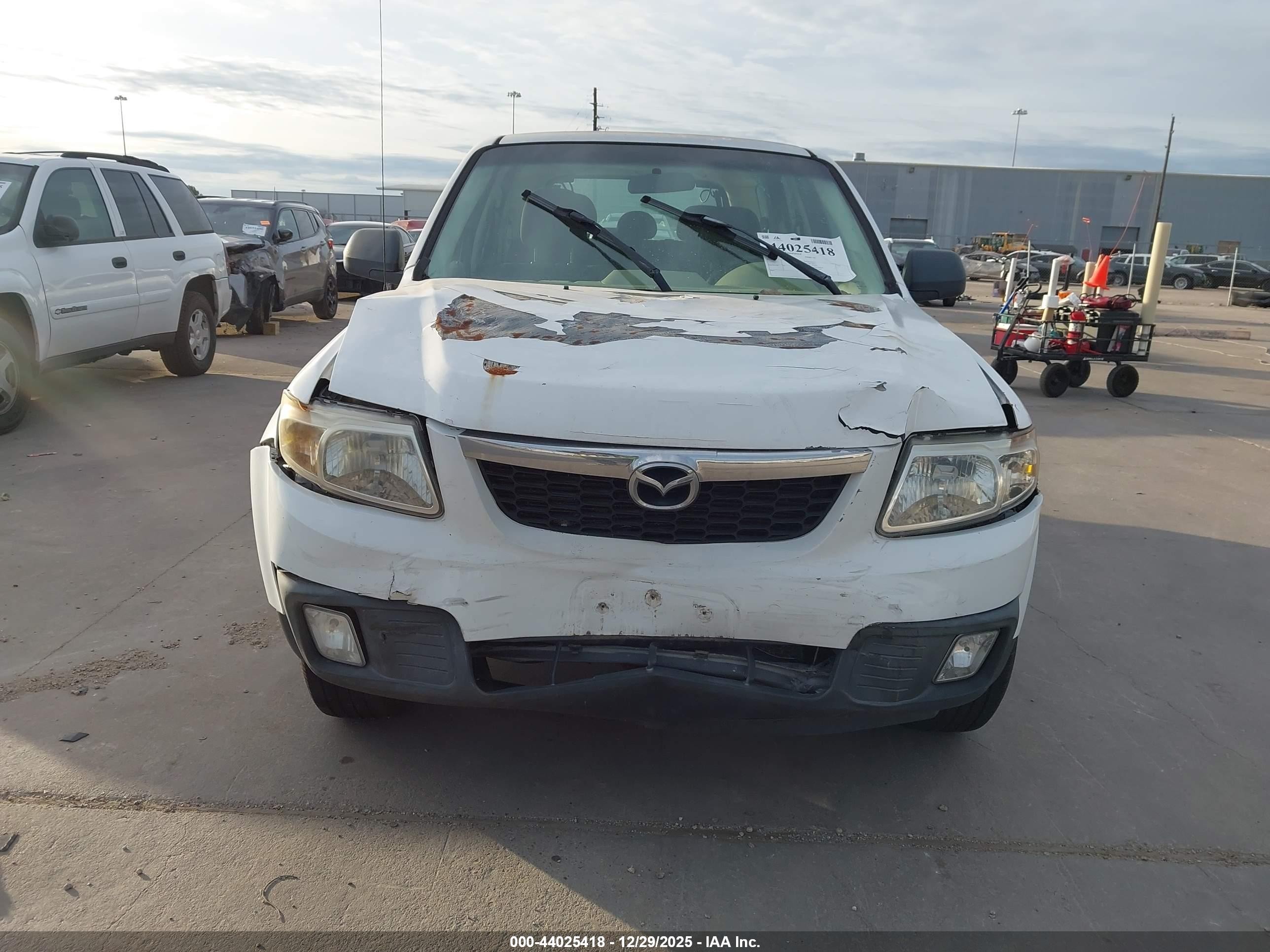 2008 Mazda Tribute I Sport White vin: 4F2CZ02Z18KM28061