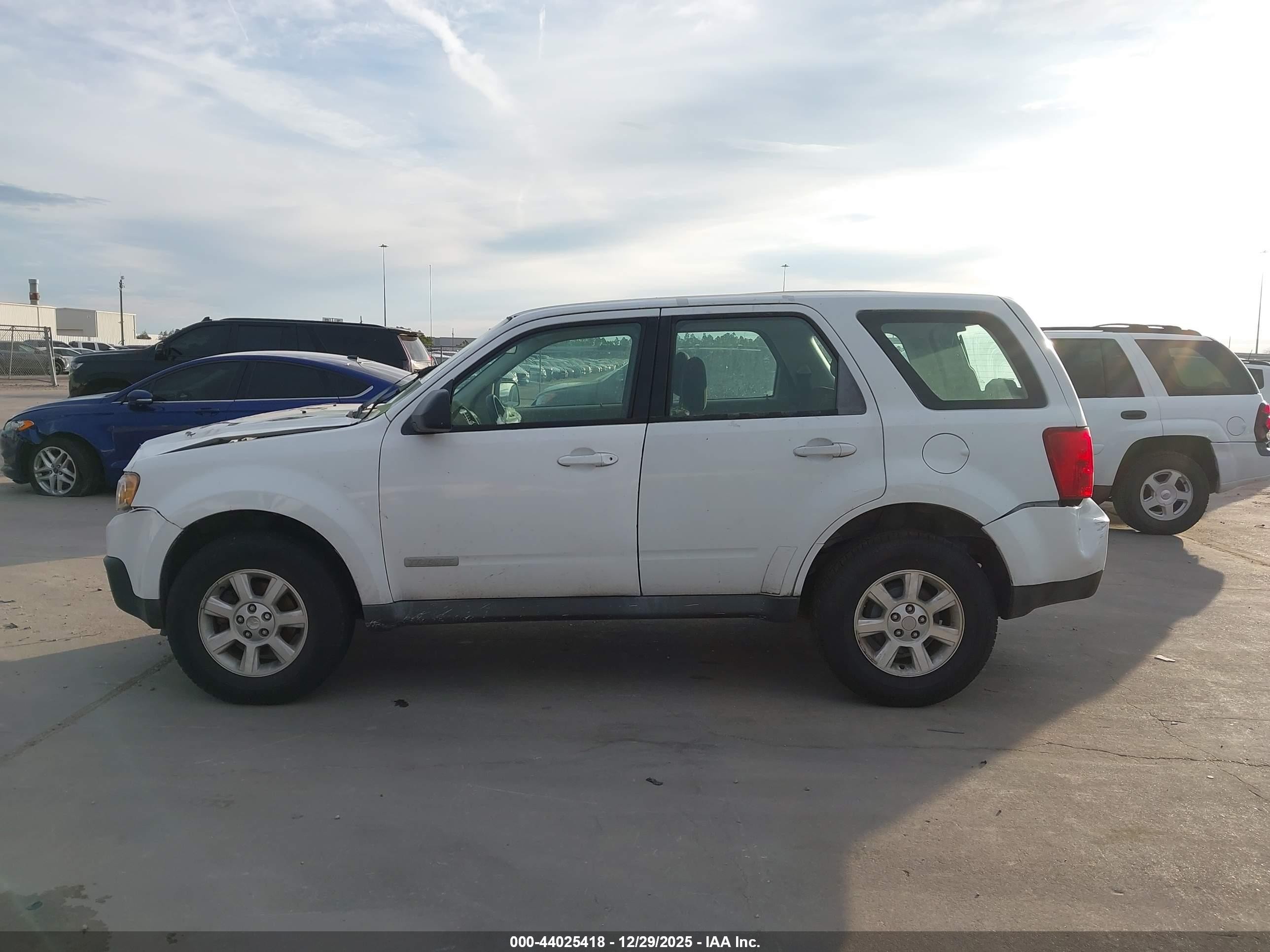 2008 Mazda Tribute I Sport White vin: 4F2CZ02Z18KM28061