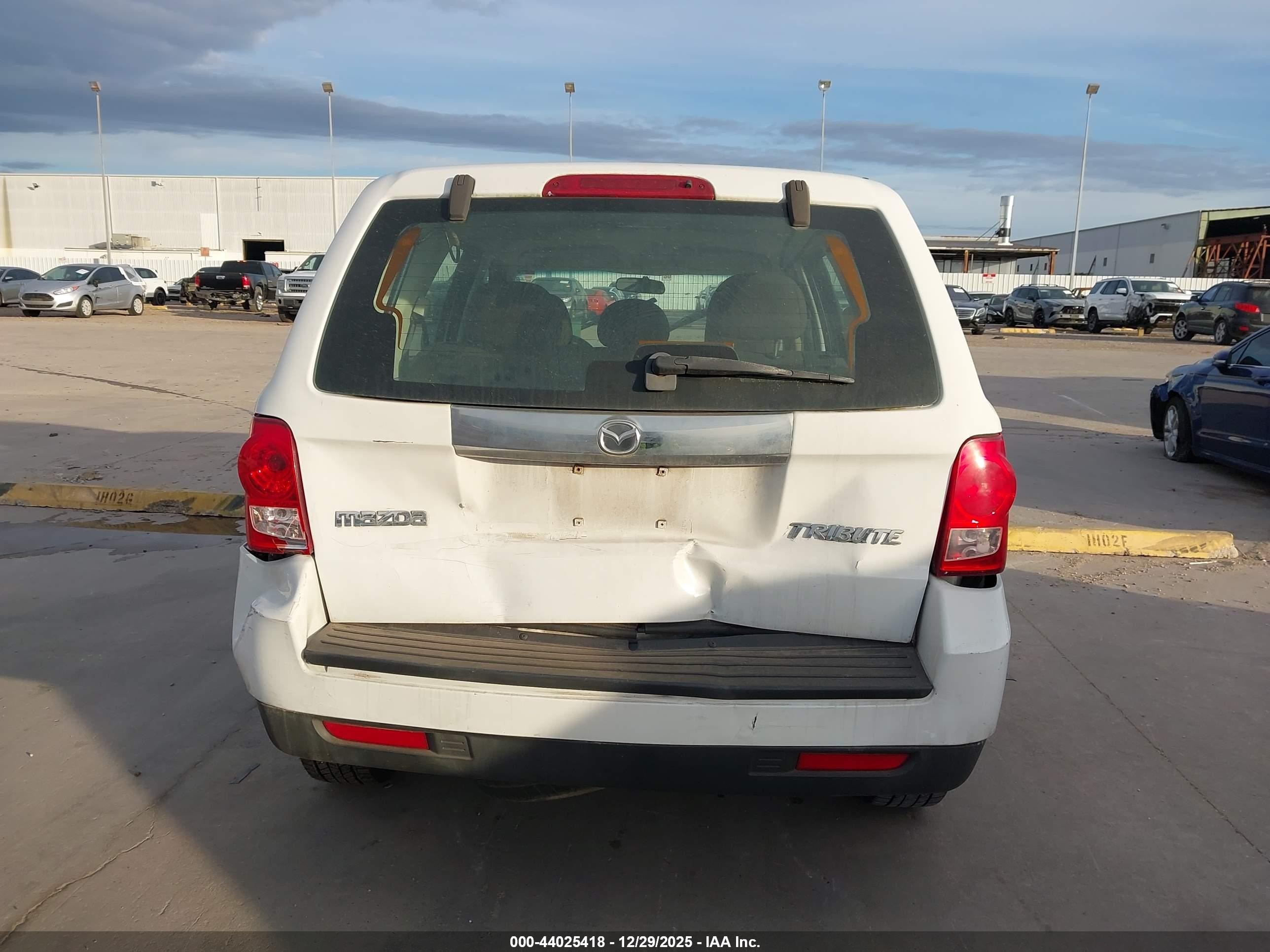 2008 Mazda Tribute I Sport White vin: 4F2CZ02Z18KM28061