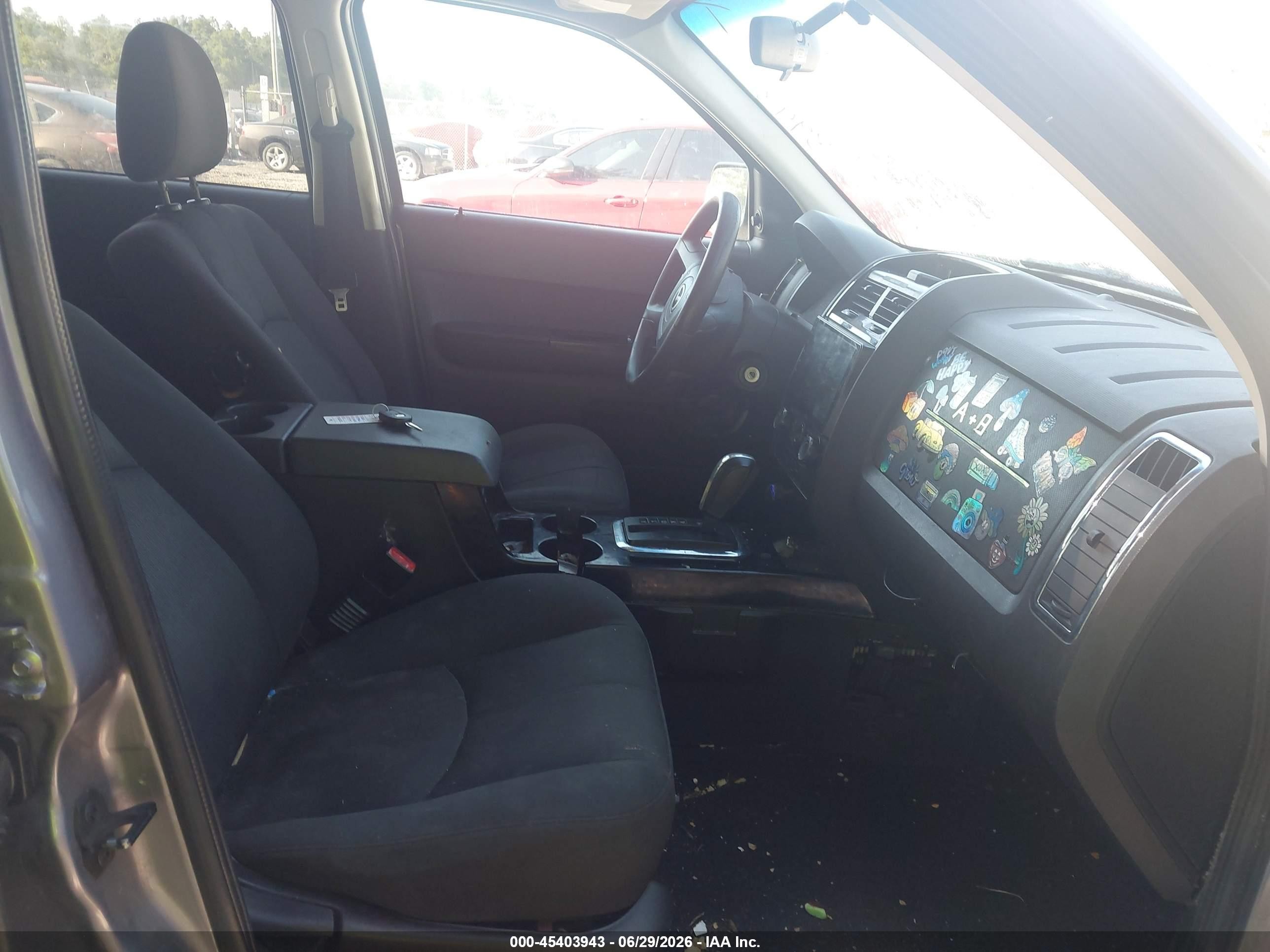 2008 Mazda Tribute I Touring Silver vin: 4F2CZ02Z28KM22558