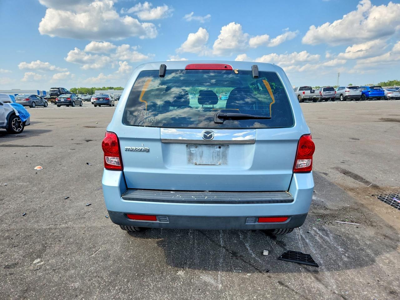 2008 Mazda Tribute I Серебряный vin: 4F2CZ02Z68KM05472