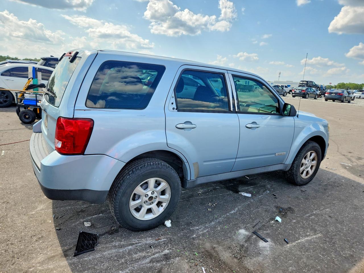 2008 Mazda Tribute I Серебряный vin: 4F2CZ02Z68KM05472