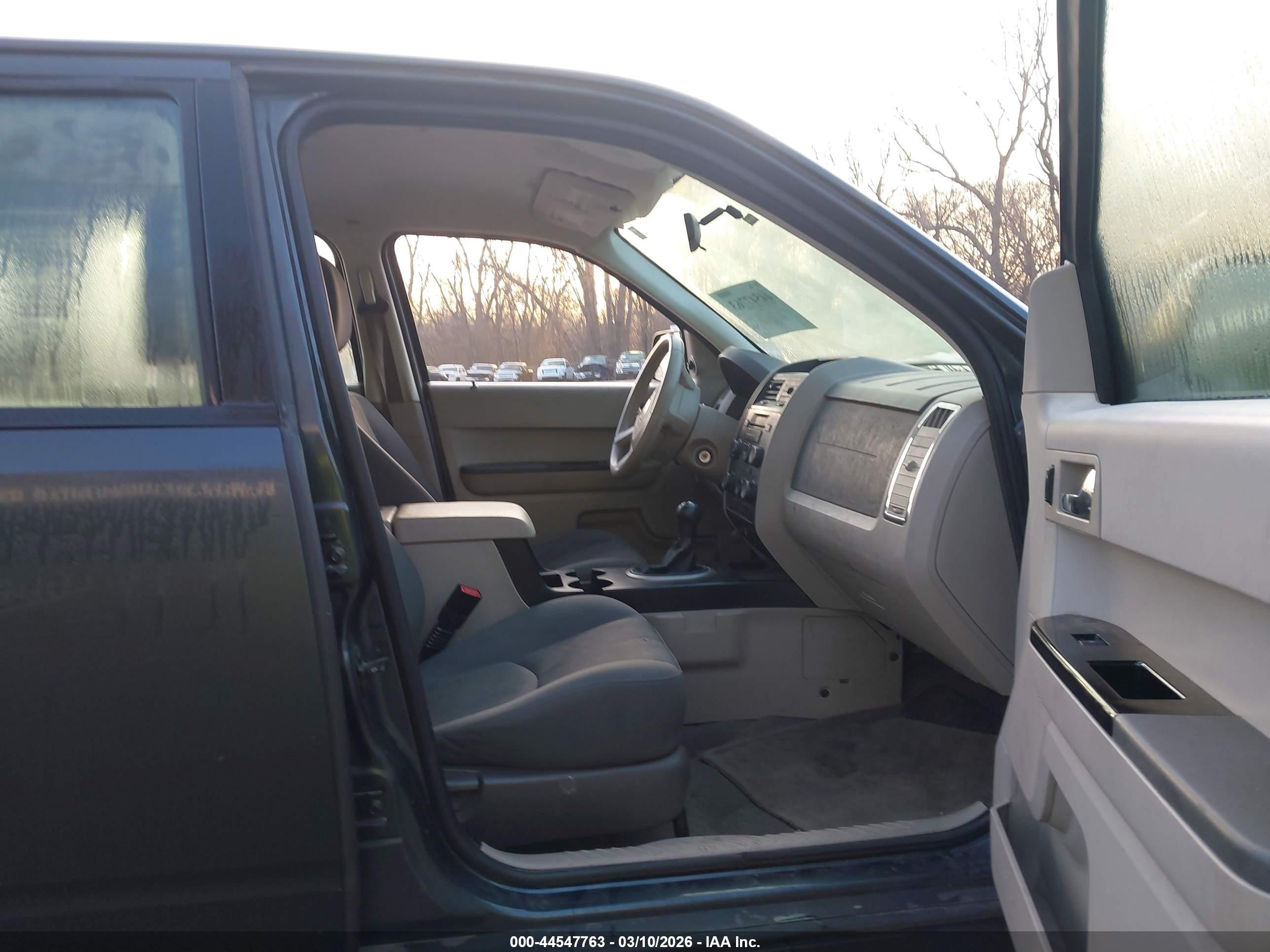 2008 Mazda Tribute I Sport Серый vin: 4F2CZ02Z78KM17789