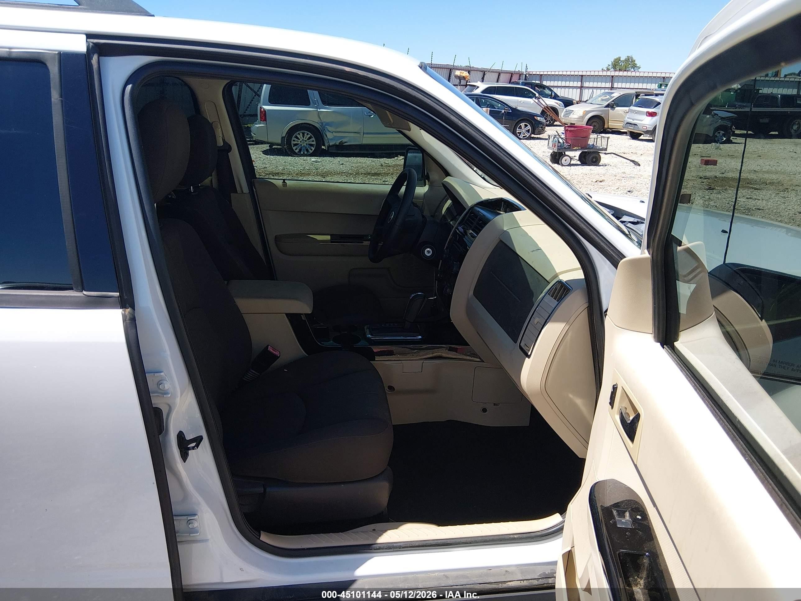 2008 Mazda Tribute I Sport White vin: 4F2CZ02Z88KM08647