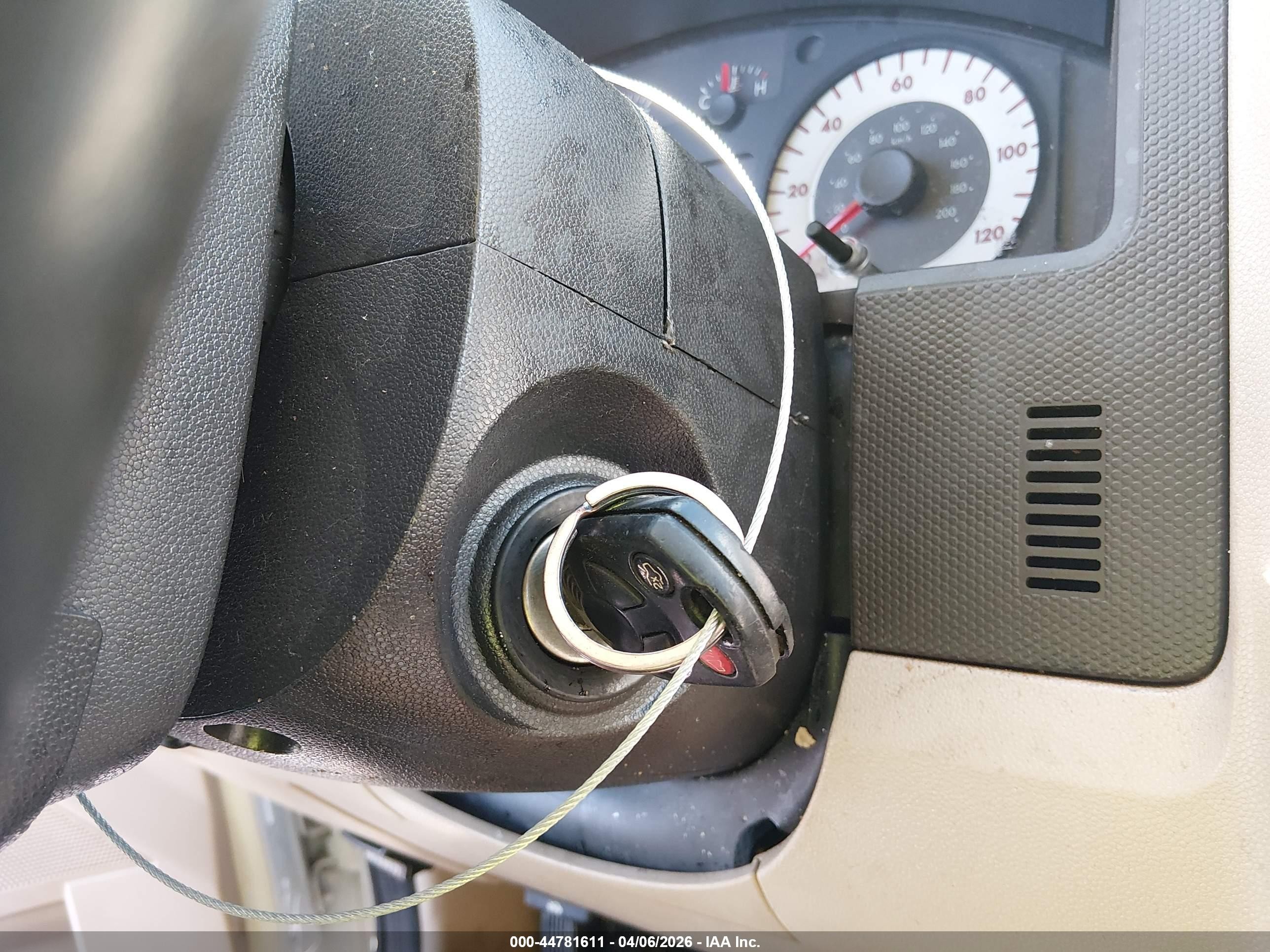 2008 Mazda Tribute I Sport Белый vin: 4F2CZ02Z98KM28065