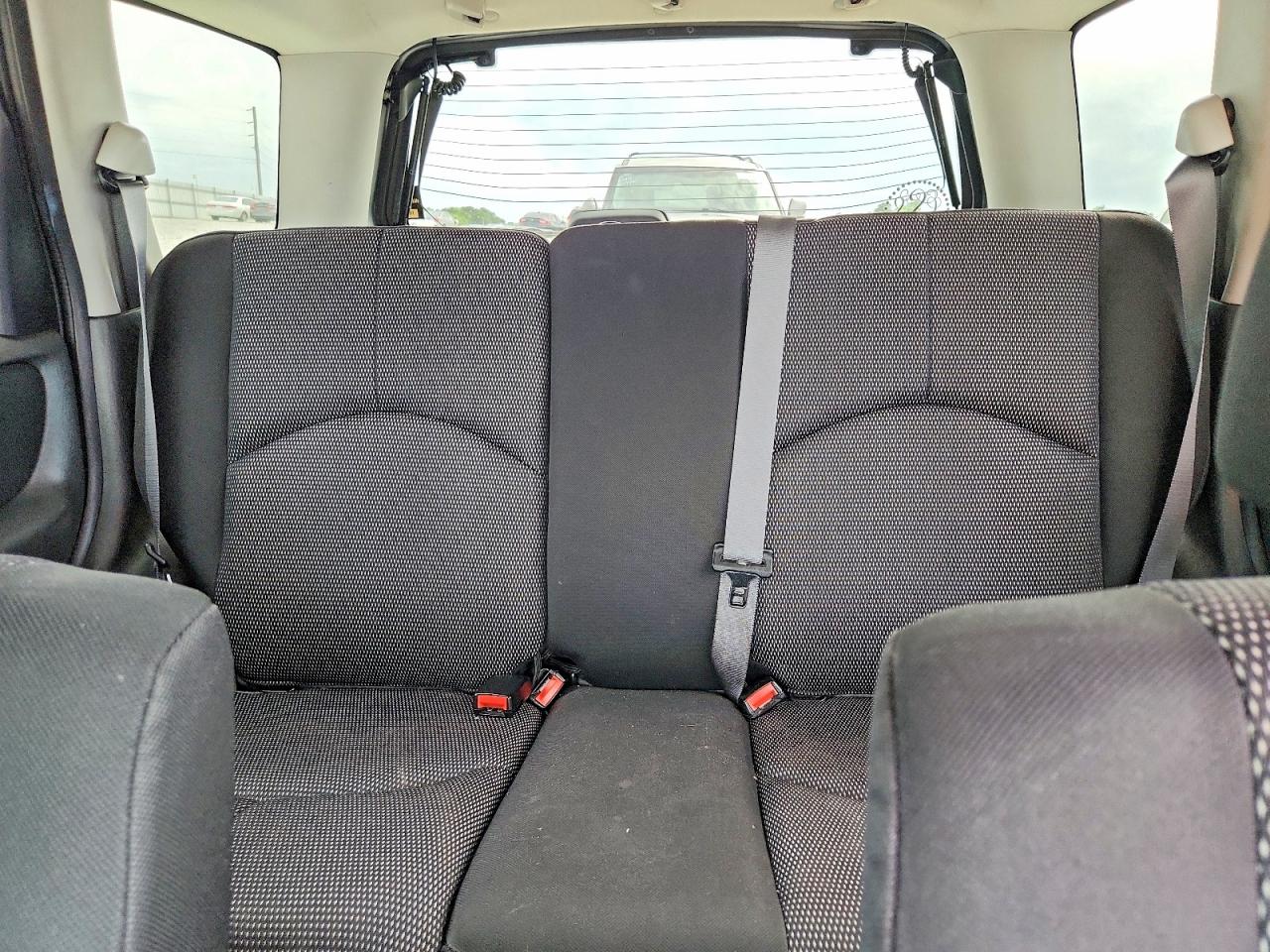 2005 Mazda Tribute S Серебряный vin: 4F2CZ04115KM35868