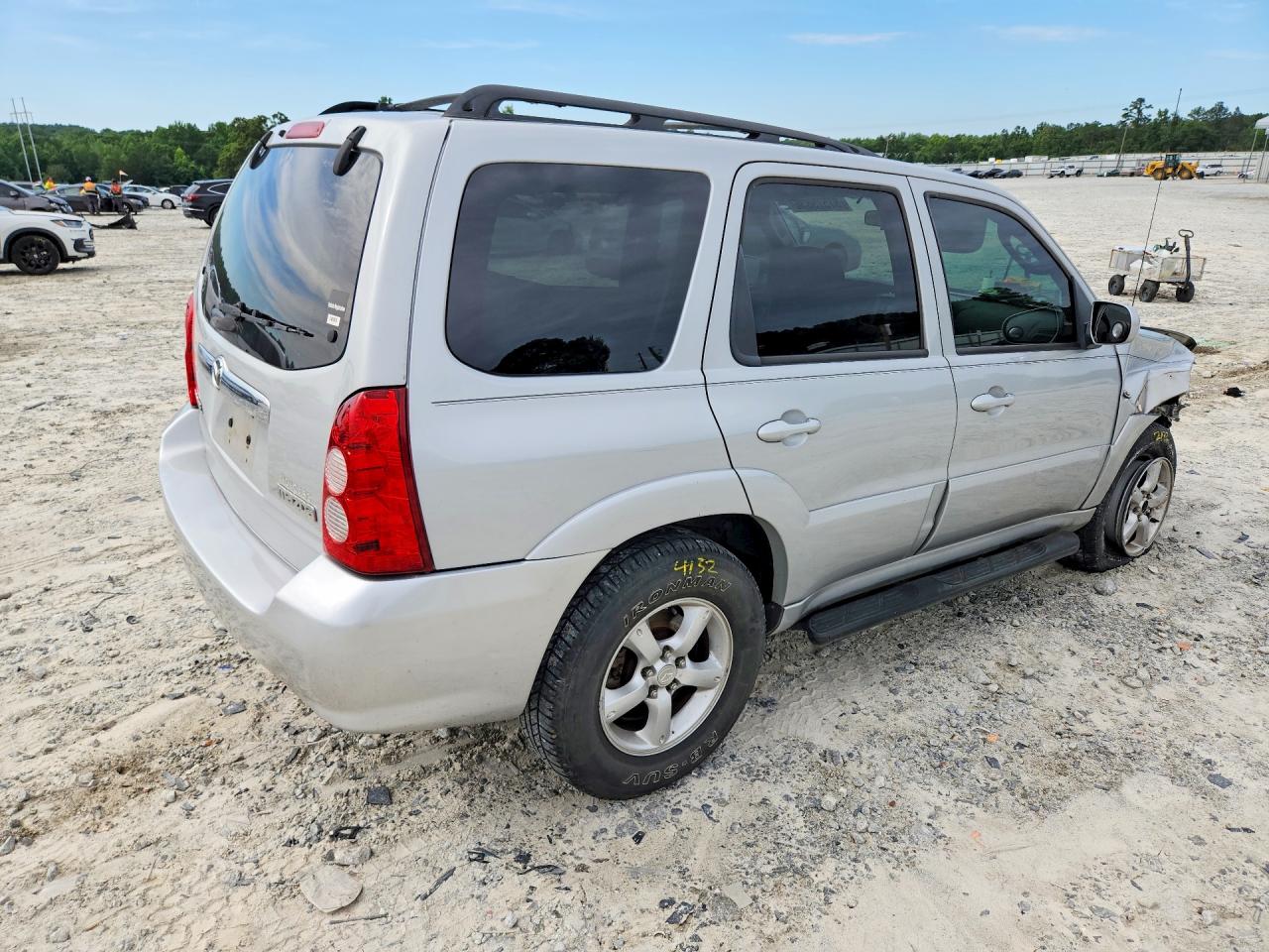 2005 Mazda Tribute S Серебряный vin: 4F2CZ04115KM35868