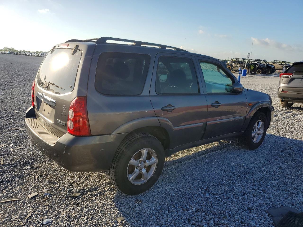 2005 Mazda Tribute Gray vin: 4F2CZ04155KM09225