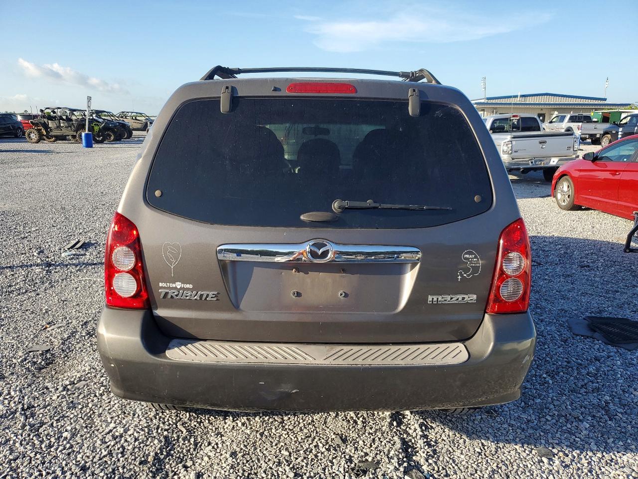 2005 Mazda Tribute Gray vin: 4F2CZ04155KM09225
