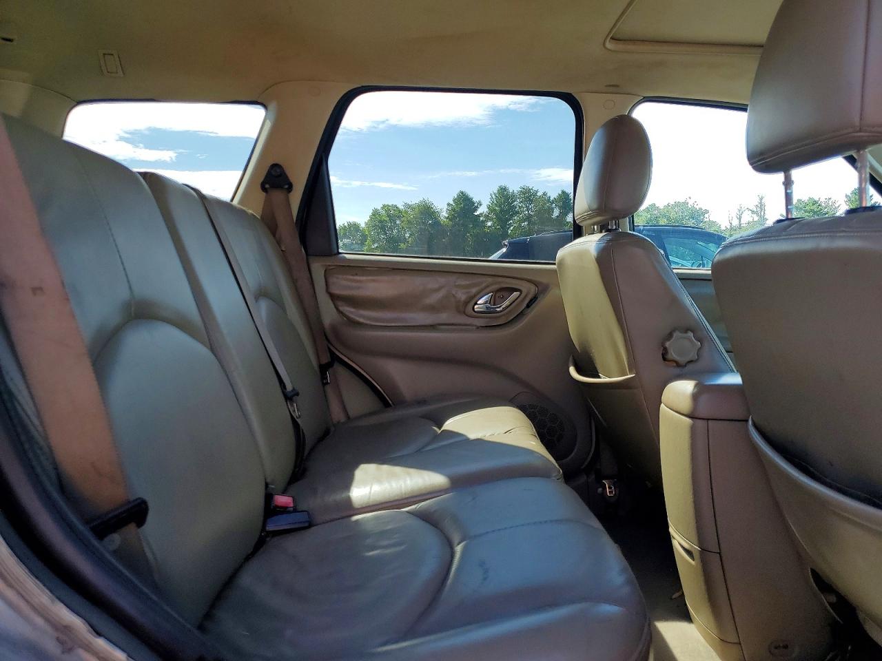 2005 Mazda Tribute S Gray vin: 4F2CZ06175KM32549