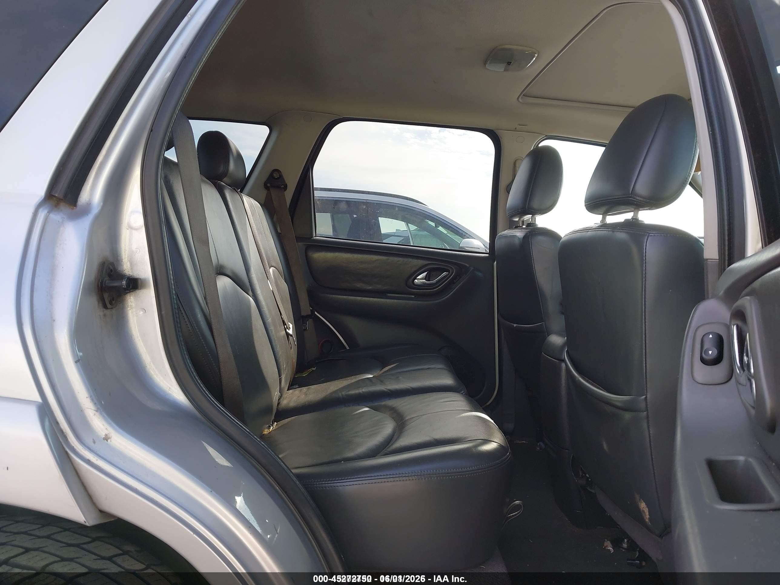 2006 Mazda Tribute S Серебряный vin: 4F2CZ06186KM37499