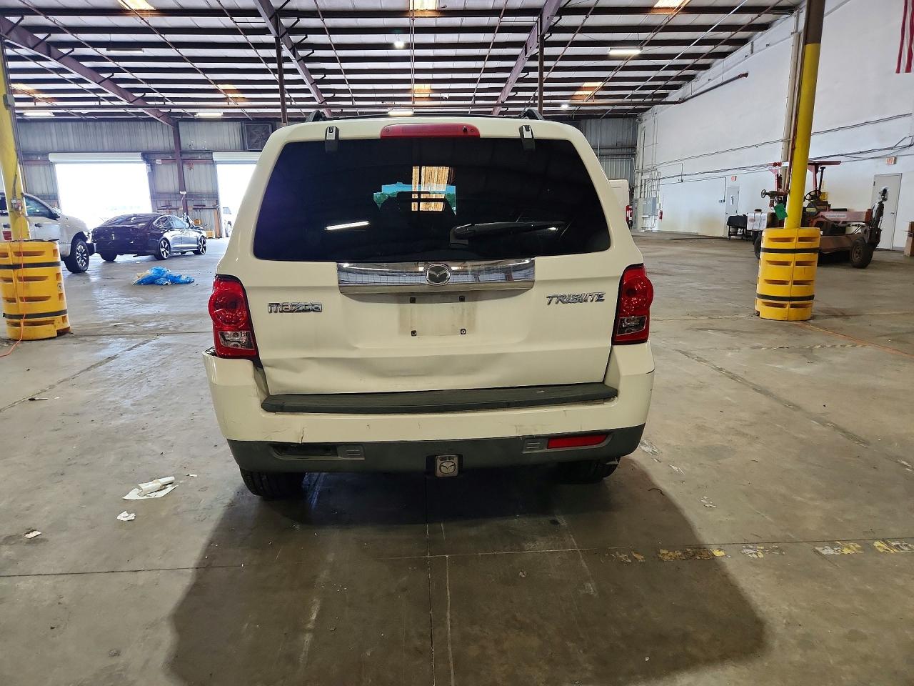 2009 Mazda Tribute S White vin: 4F2CZ06G29KM02336