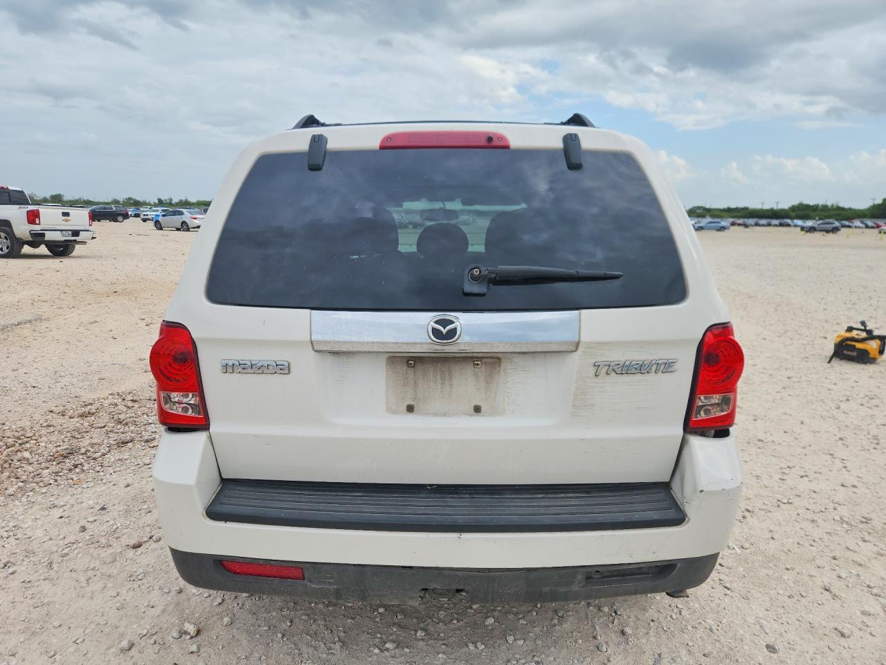 2009 Mazda Tribute S White vin: 4F2CZ06GX9KM03573