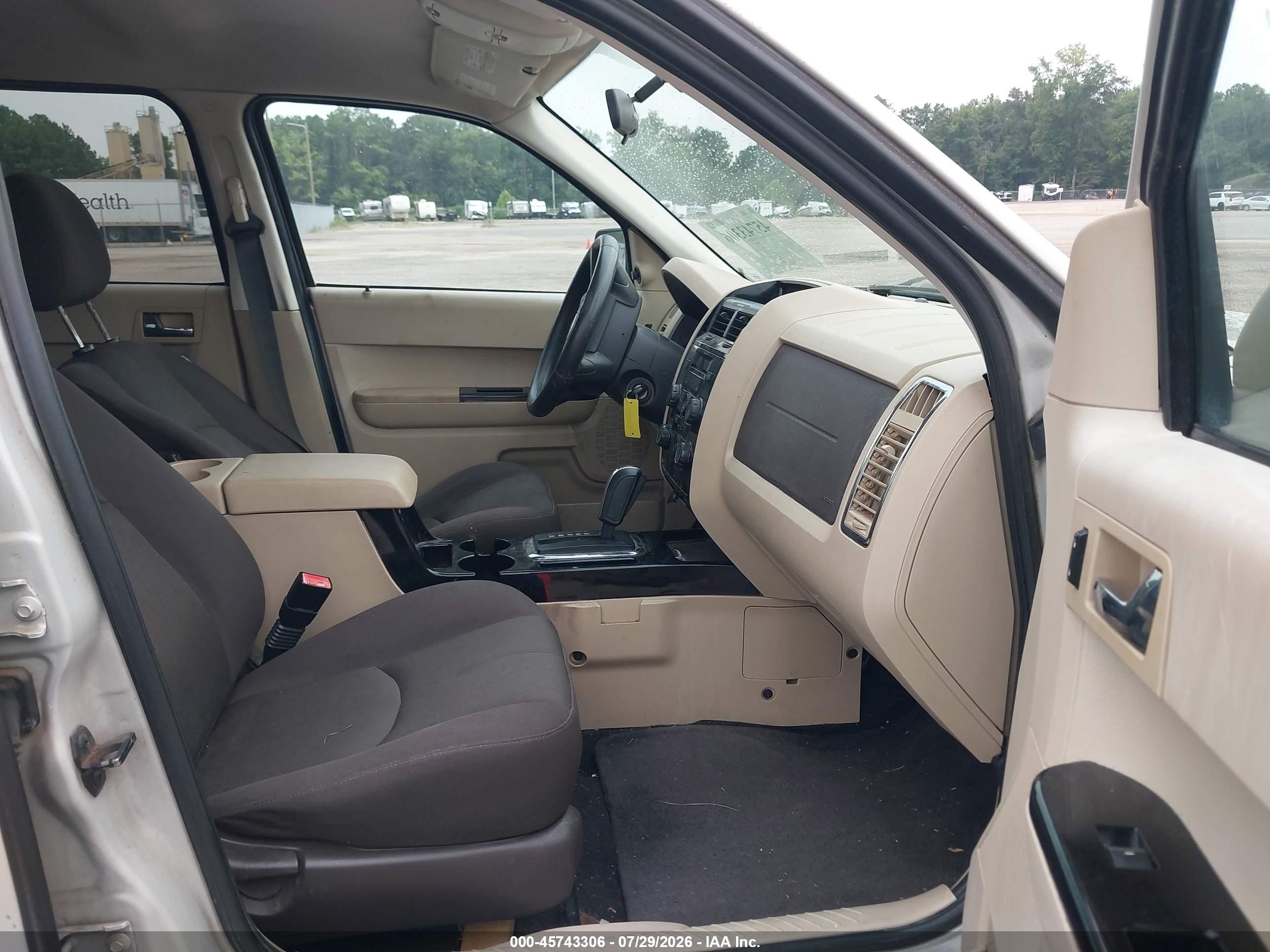 2008 Mazda Tribute I Touring Cream vin: 4F2CZ92Z68KM24821